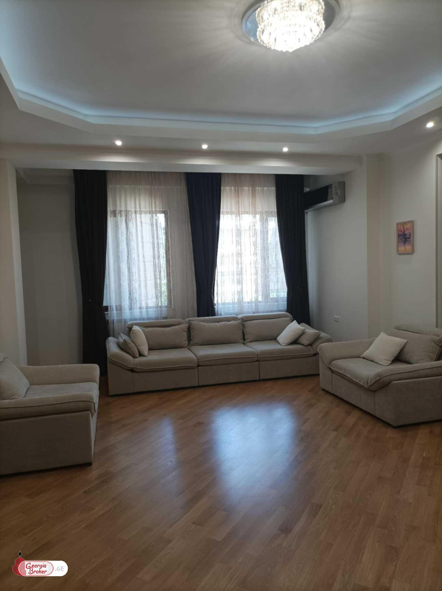 продается квартира с новым ремонтом 4-комнаты