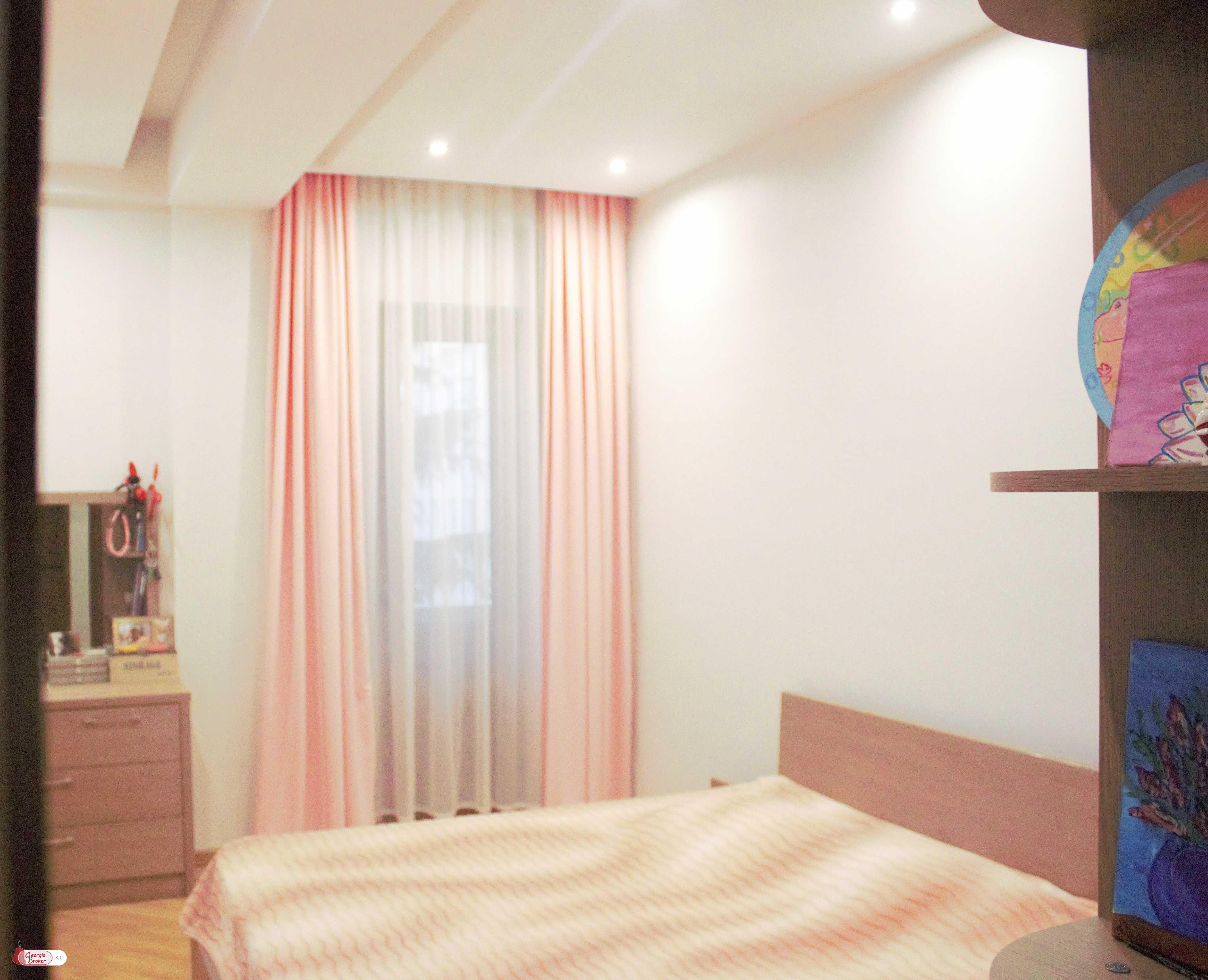 продается квартира с новым ремонтом 4-комнаты