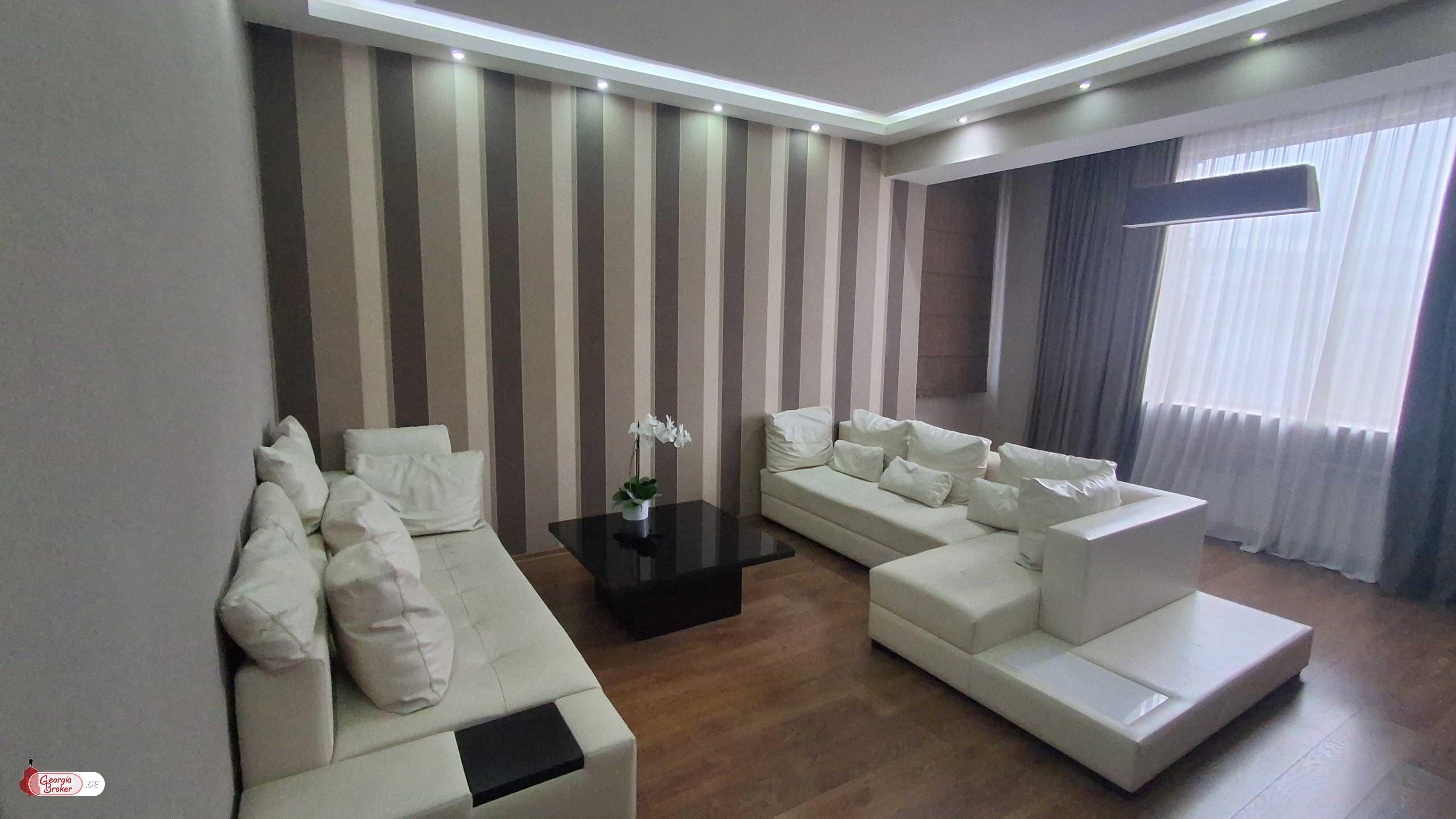 продается квартира с новым ремонтом 4-комнаты