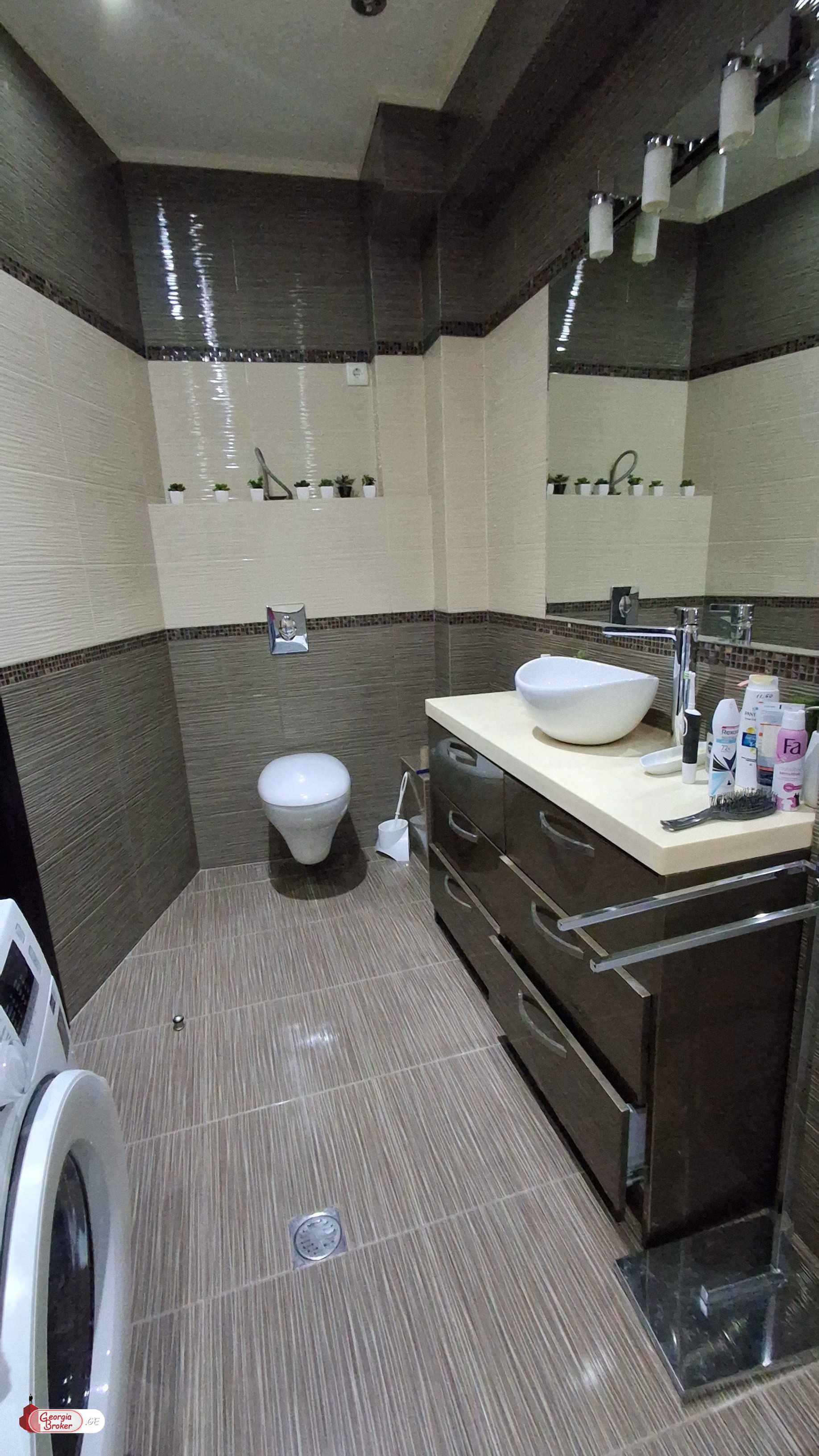 продается квартира с новым ремонтом 4-комнаты