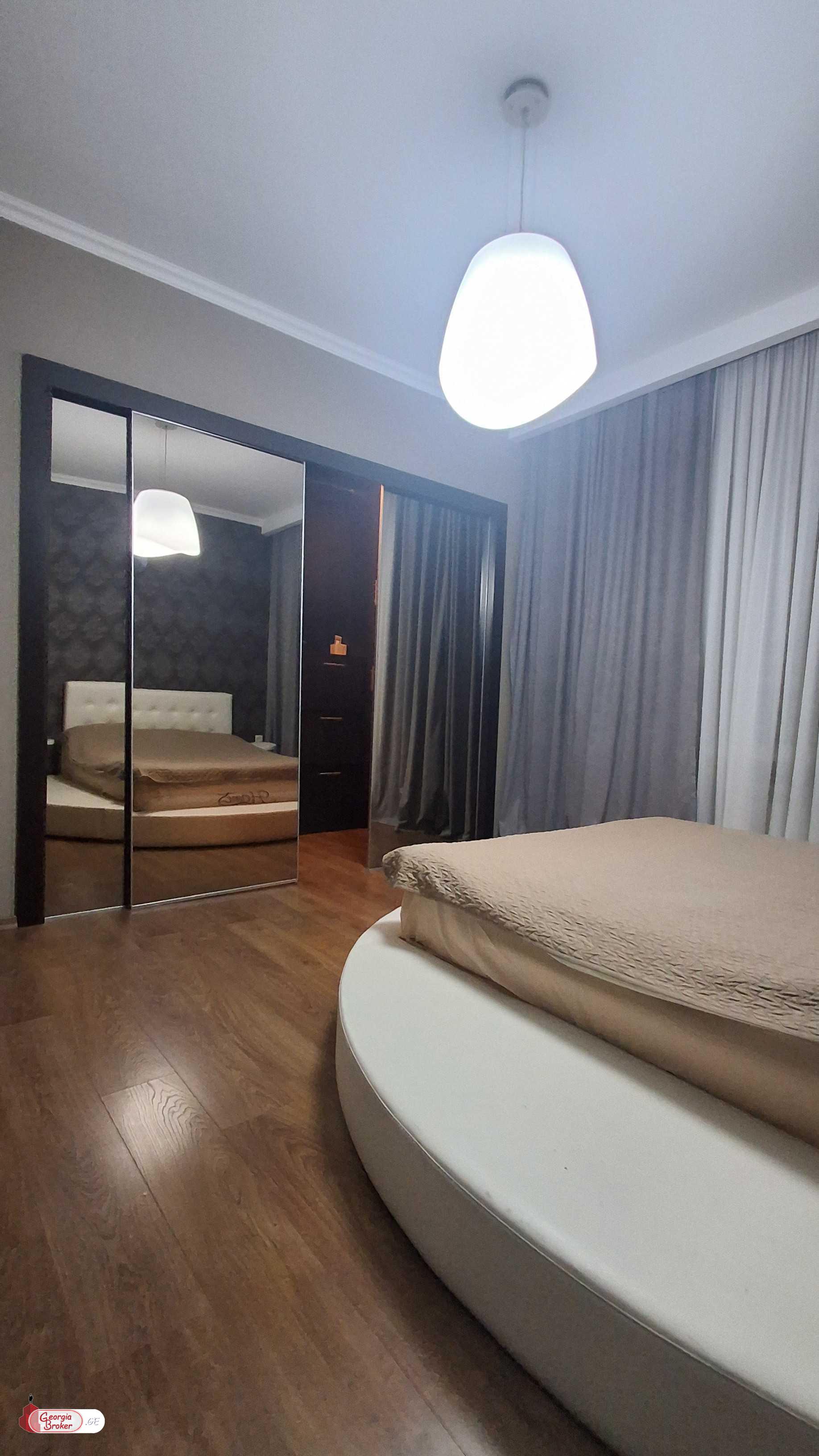 продается квартира с новым ремонтом 4-комнаты