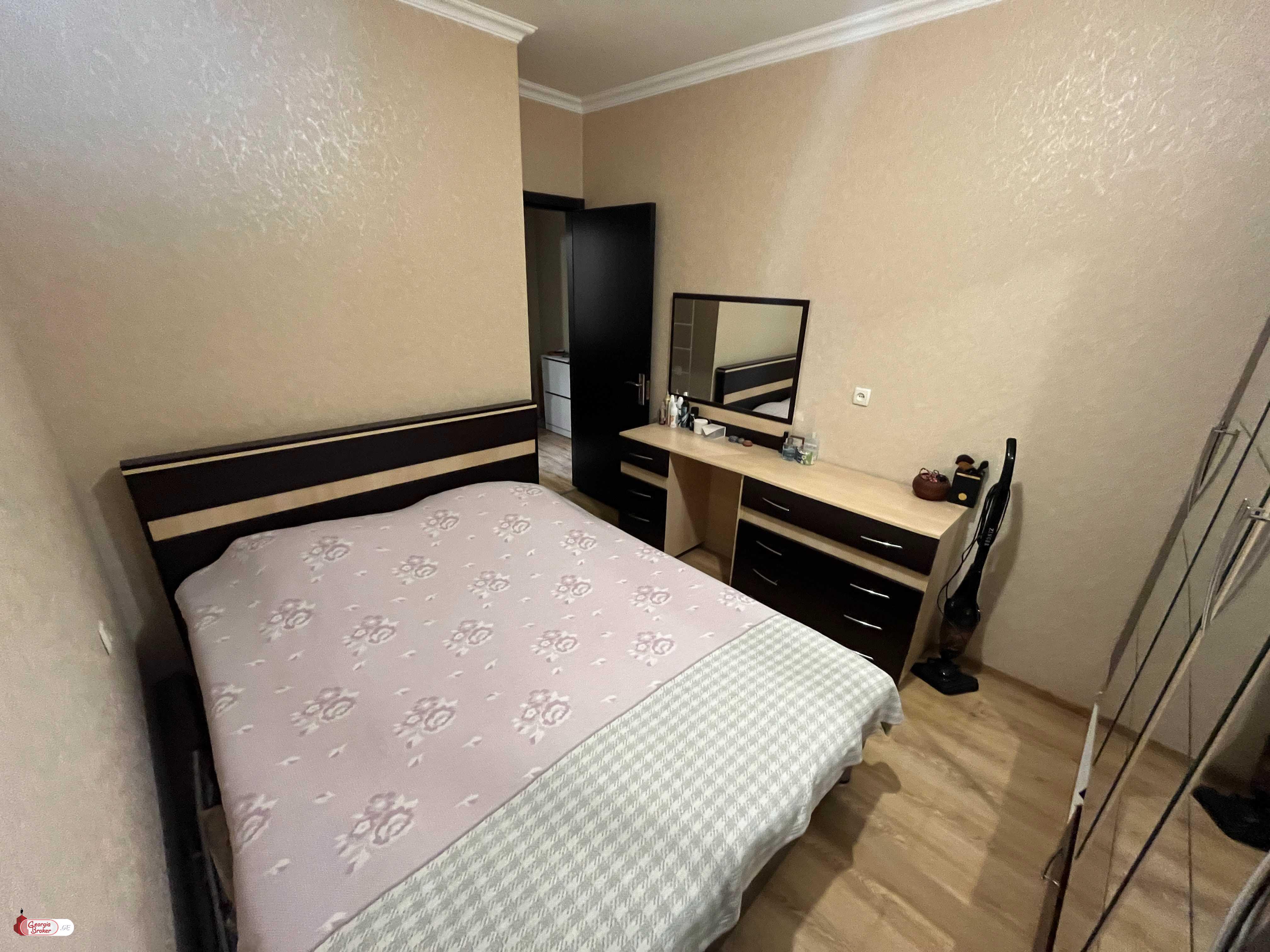 nearly repaired 2-room apartment for sale