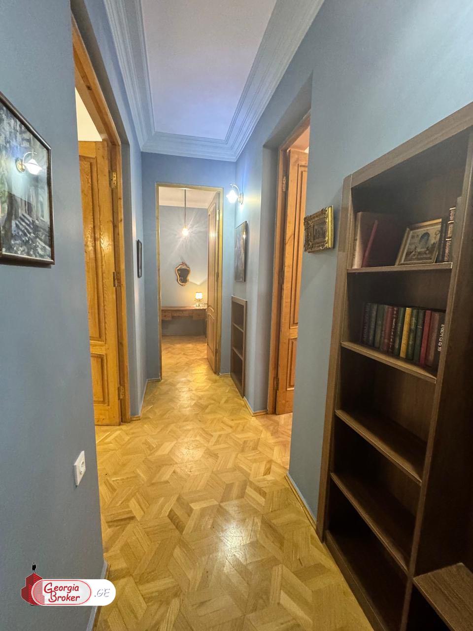 продается квартира с новым ремонтом 5-комнат