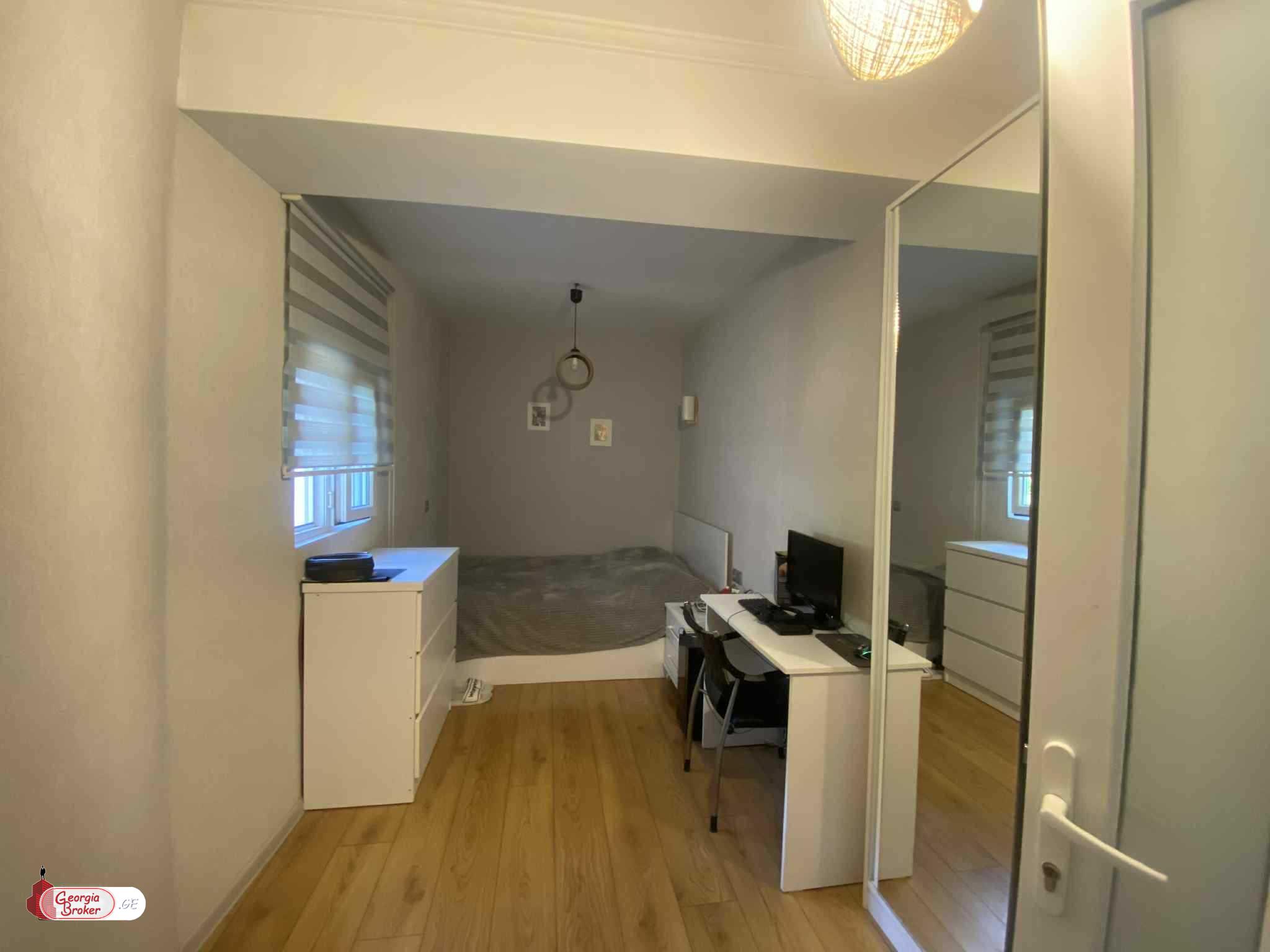 იყიდება ახალი გარემონტებული 4 ოთახიანი ბინა