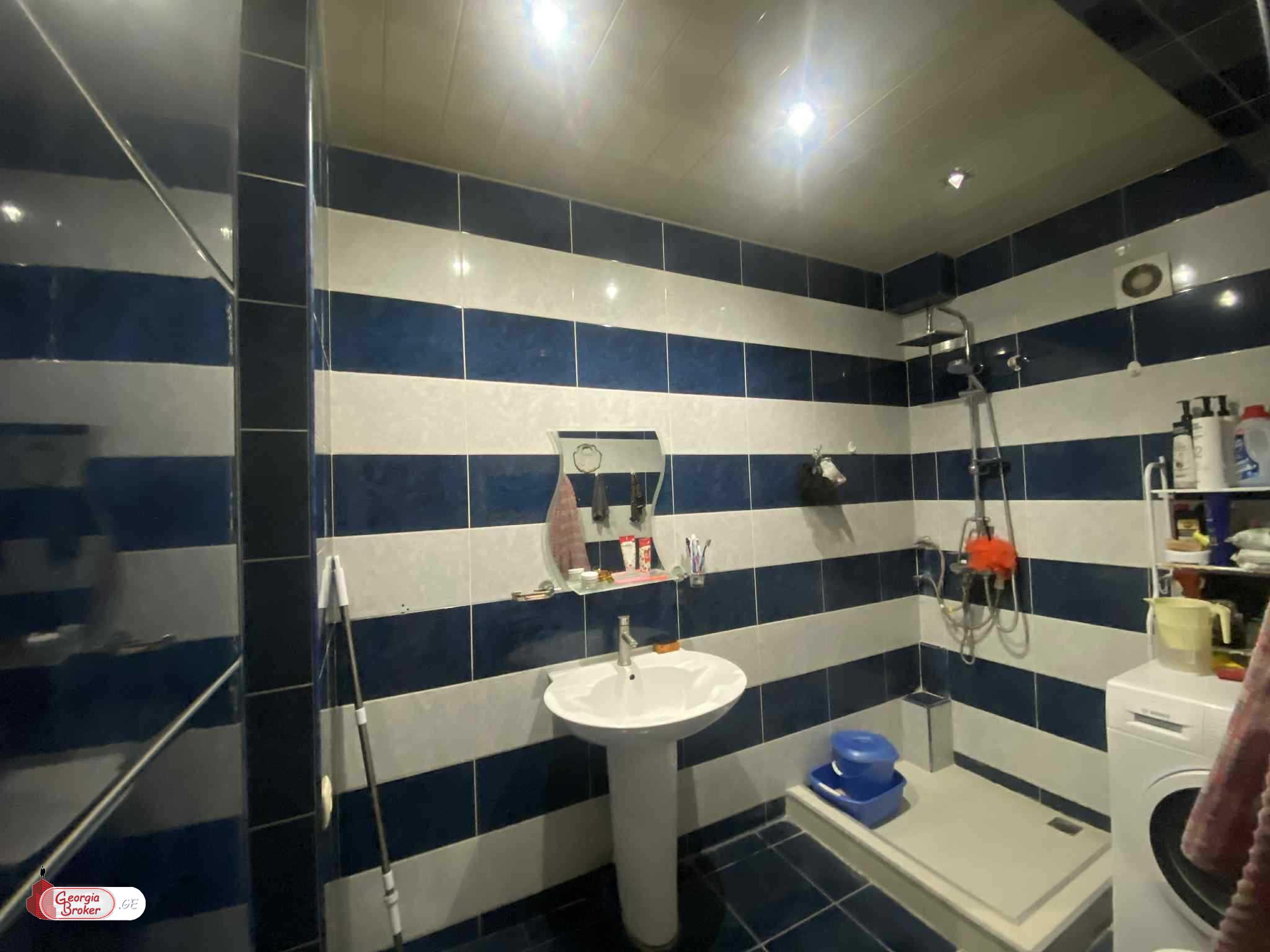 იყიდება ახალი გარემონტებული 4 ოთახიანი ბინა