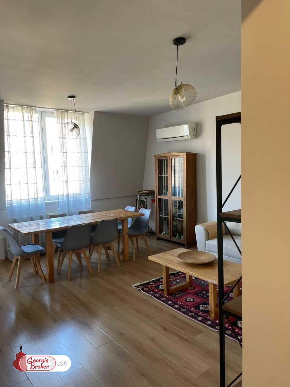 продается квартира с новым ремонтом 3-комнаты