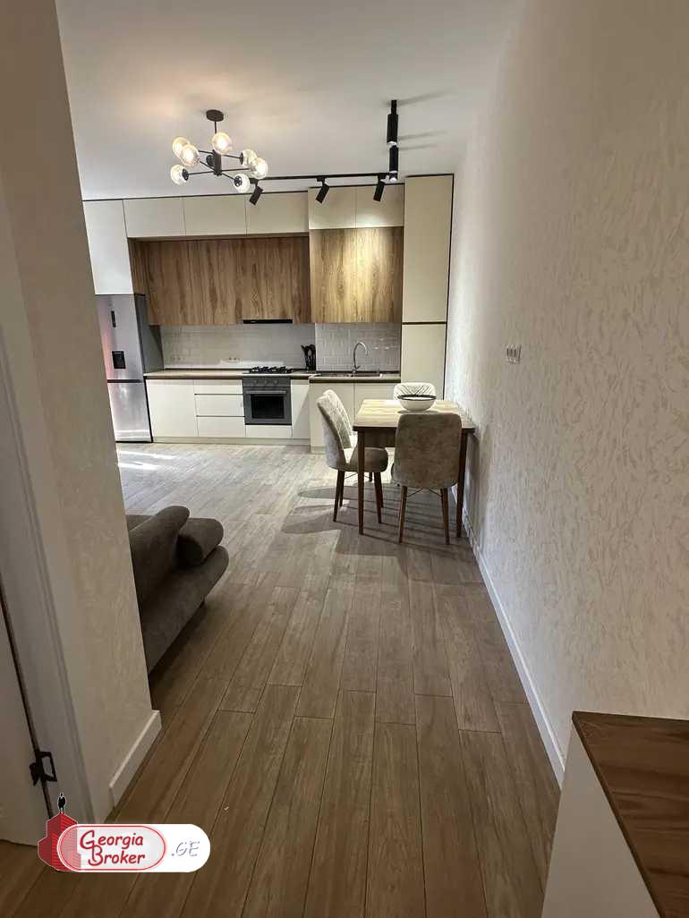 продается квартира с новым ремонтом 3-комнаты