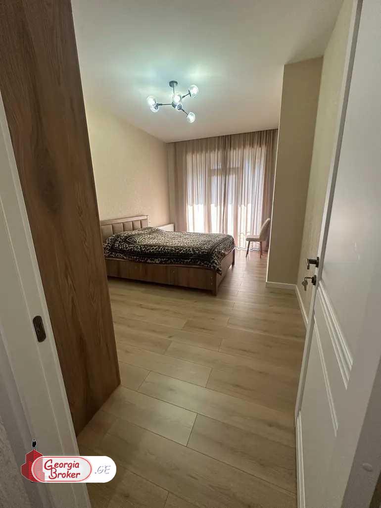 продается квартира с новым ремонтом 3-комнаты