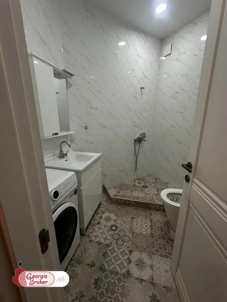 продается квартира с новым ремонтом 3-комнаты