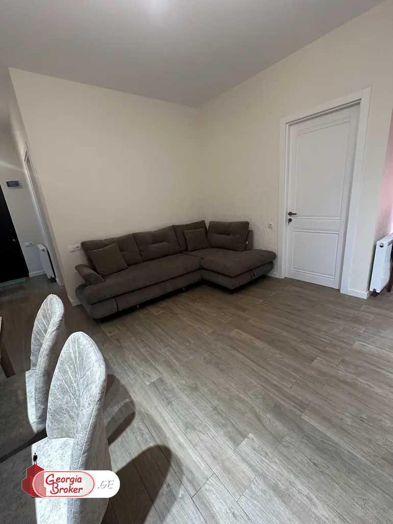 продается квартира с новым ремонтом 3-комнаты