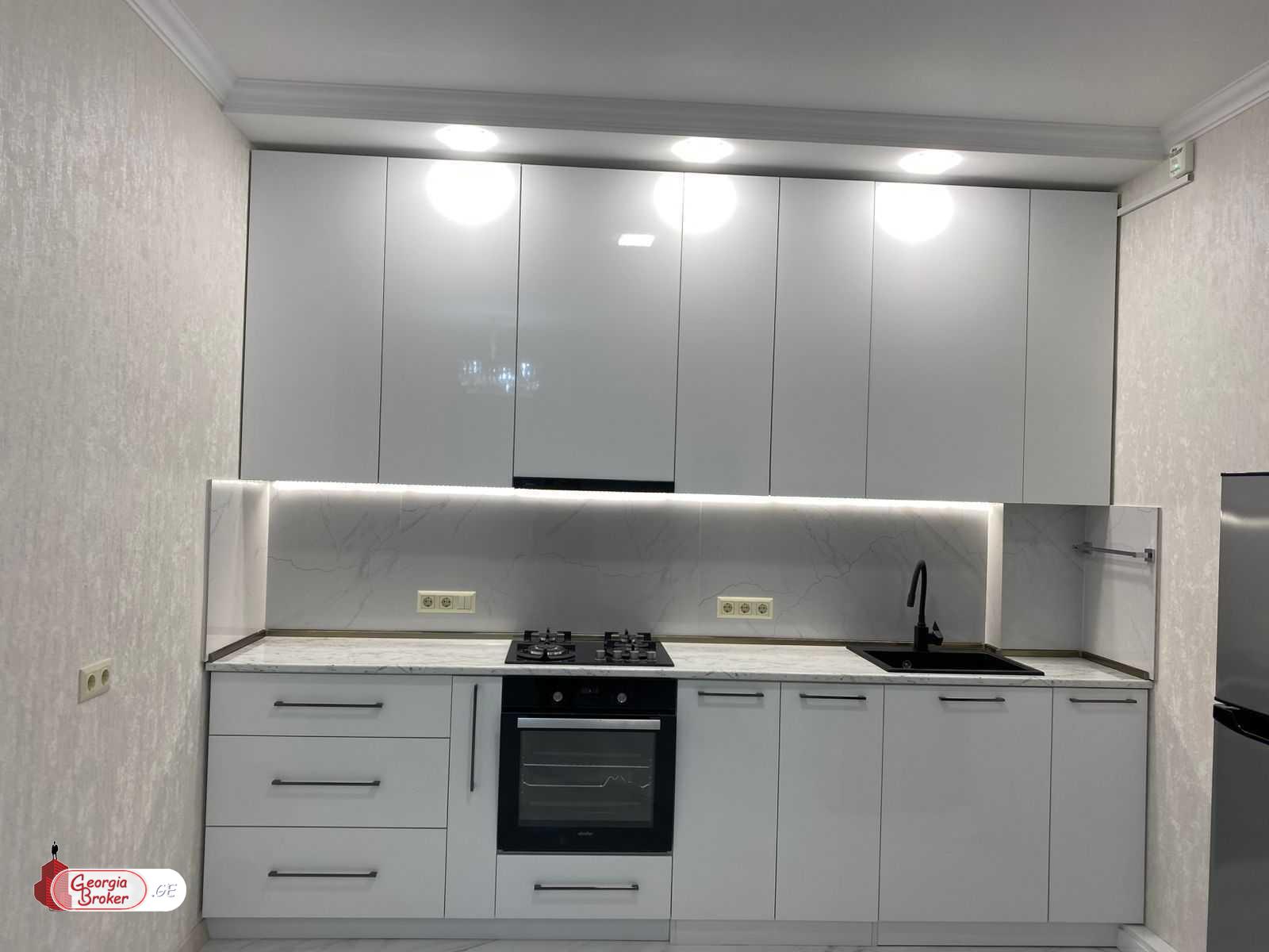 იყიდება ახალი გარემონტებული 2 ოთახიანი ბინა