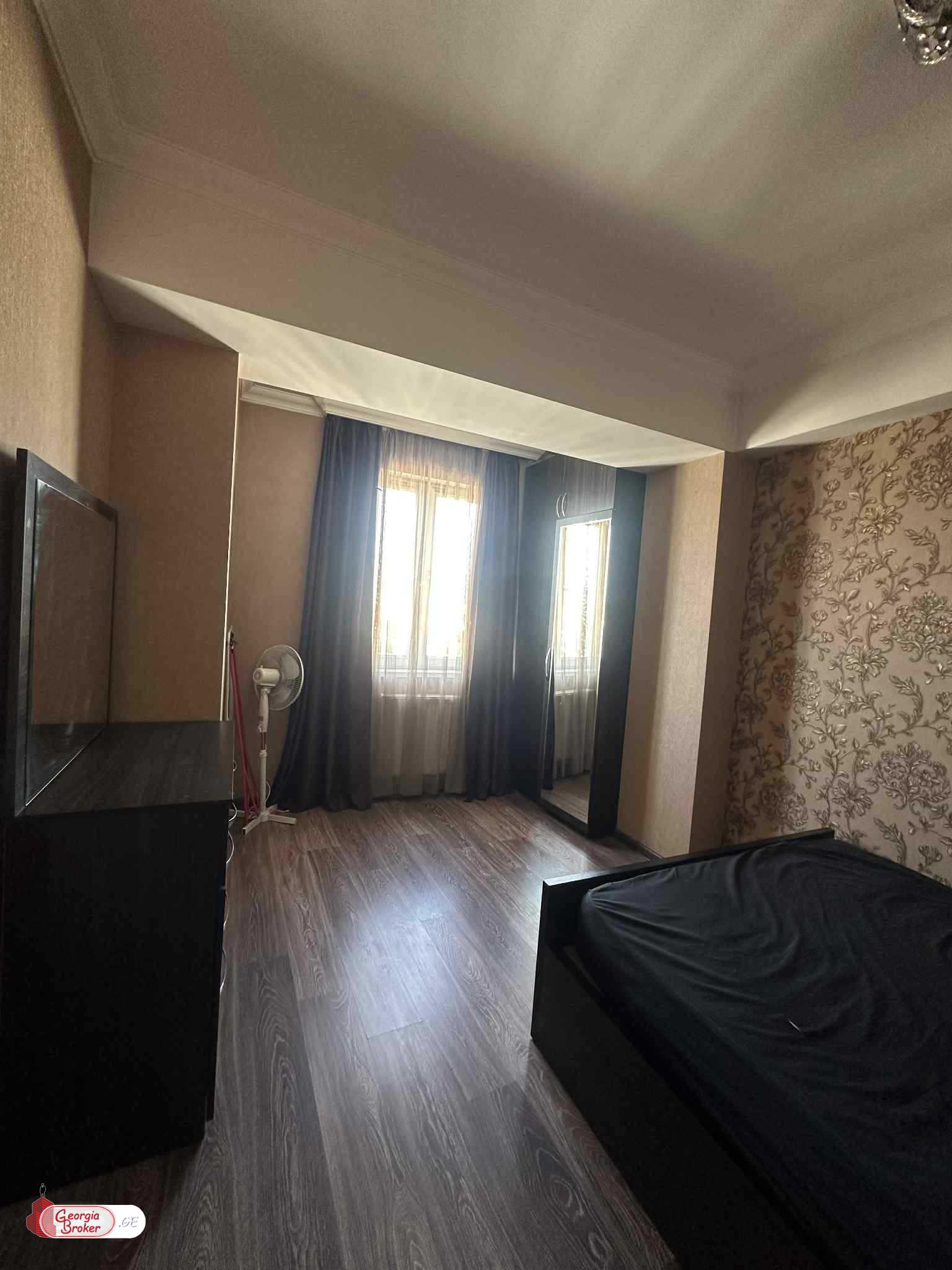 продается квартира с новым ремонтом 3-комнаты