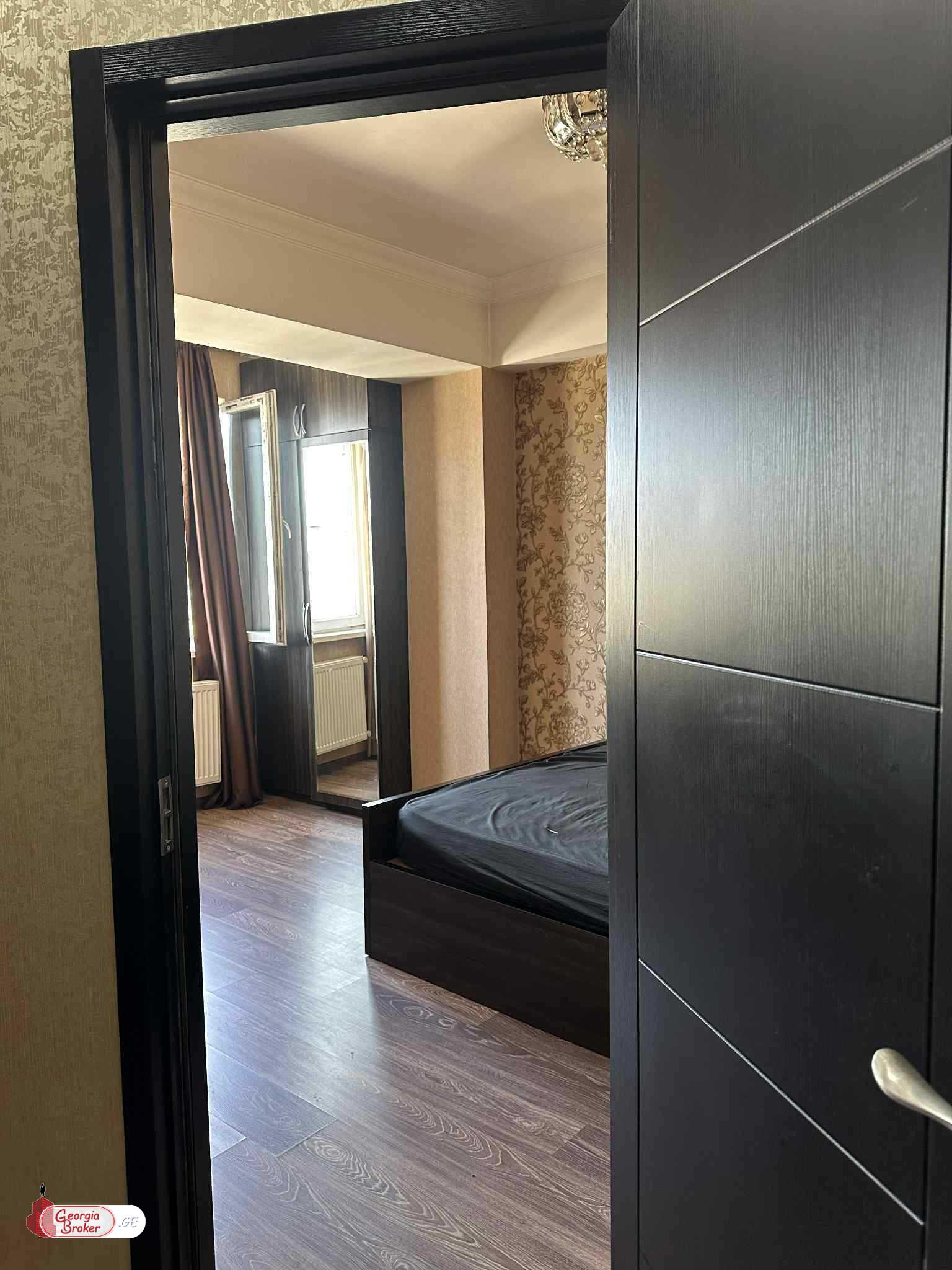 продается квартира с новым ремонтом 3-комнаты