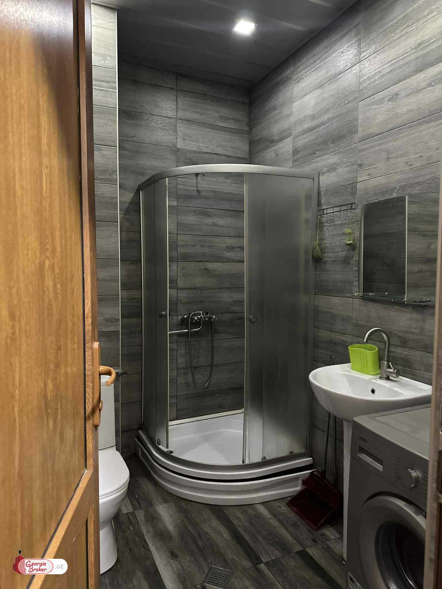 продается квартира с новым ремонтом 3-комнаты