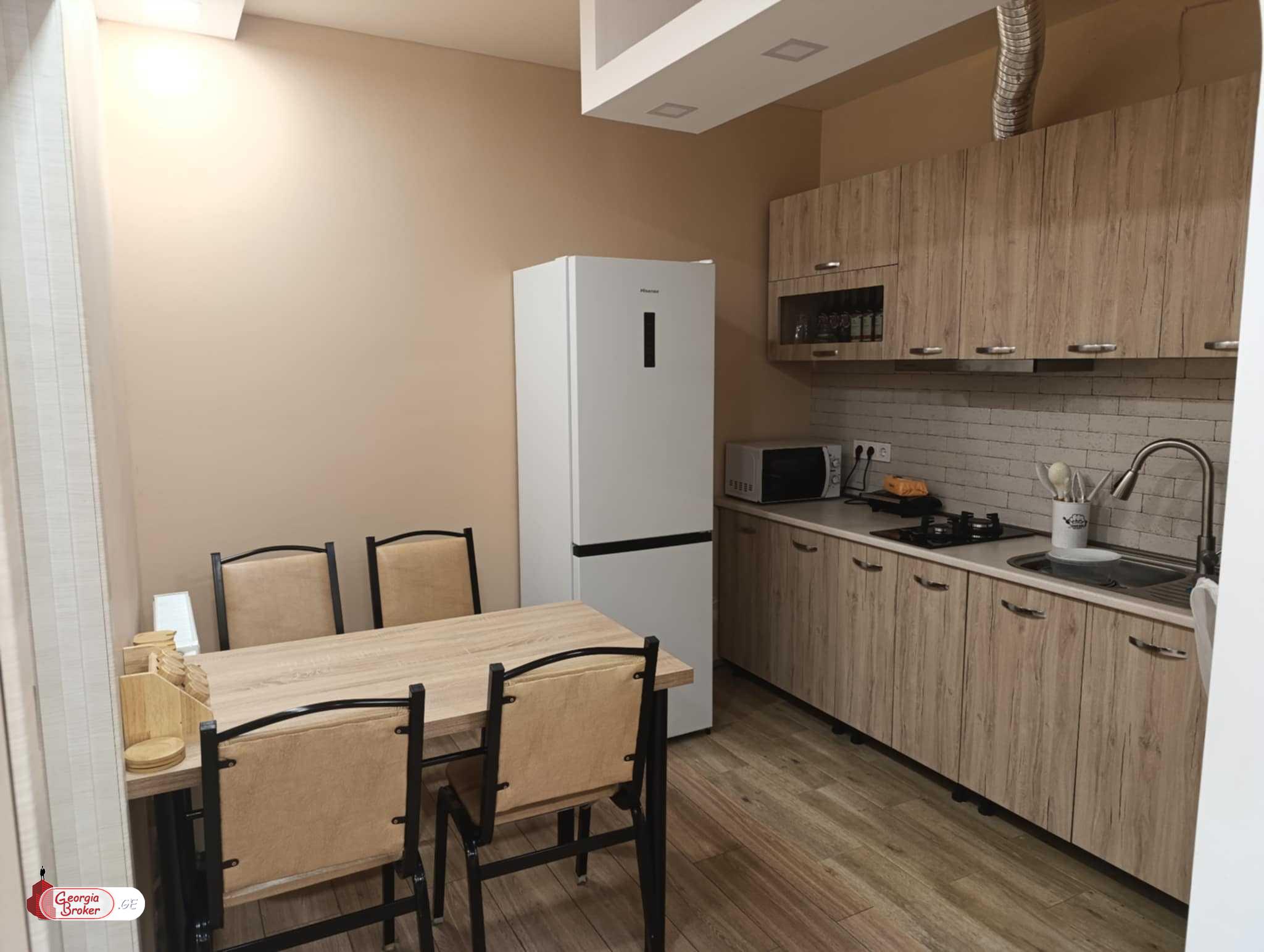 продается квартира с новым ремонтом 3-комнаты