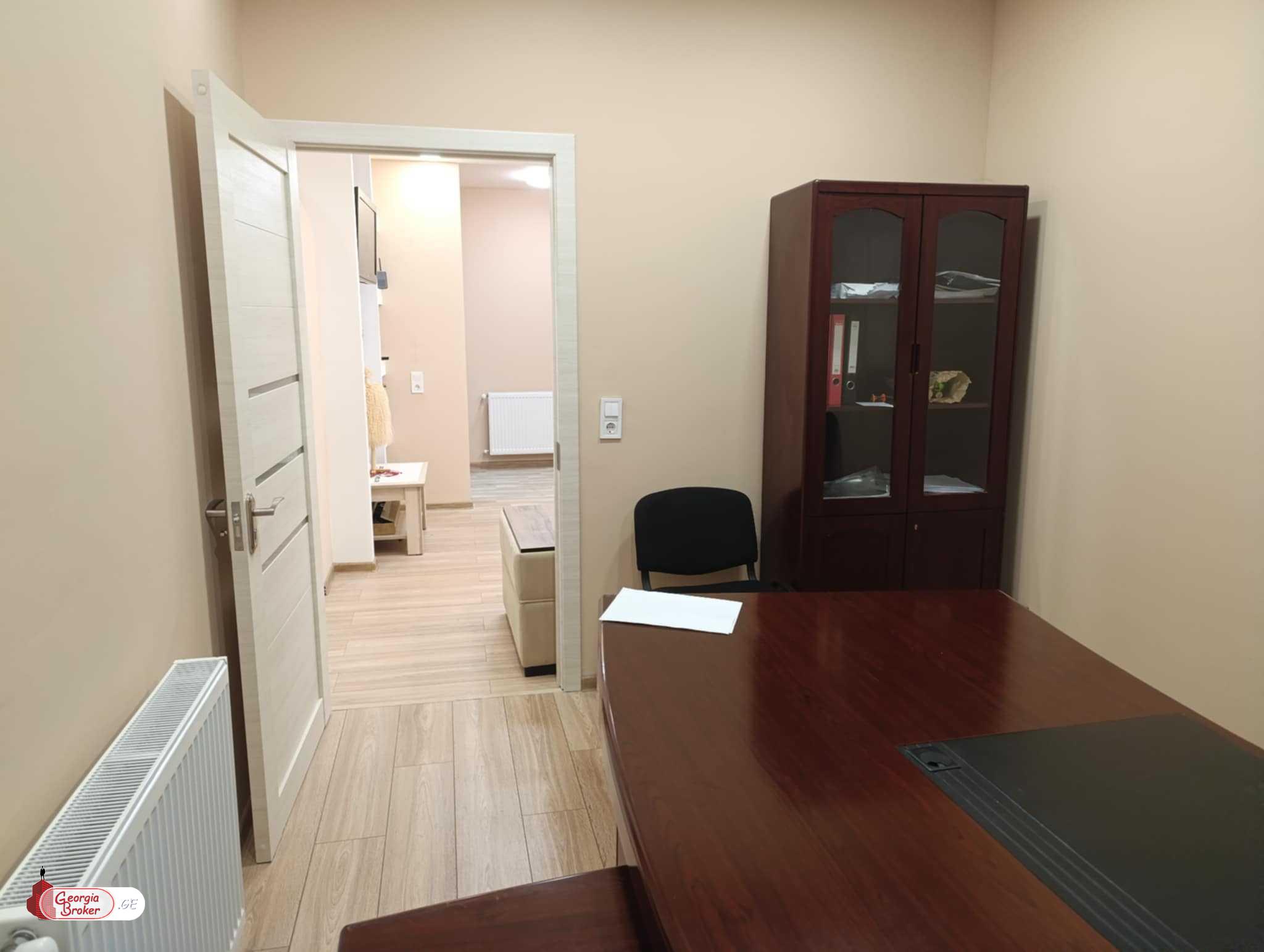 продается квартира с новым ремонтом 3-комнаты