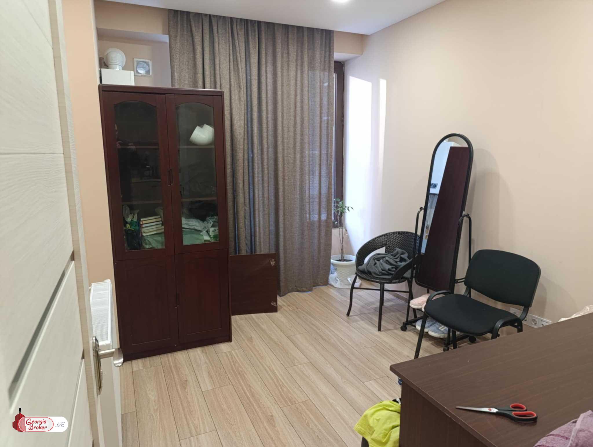 продается квартира с новым ремонтом 3-комнаты