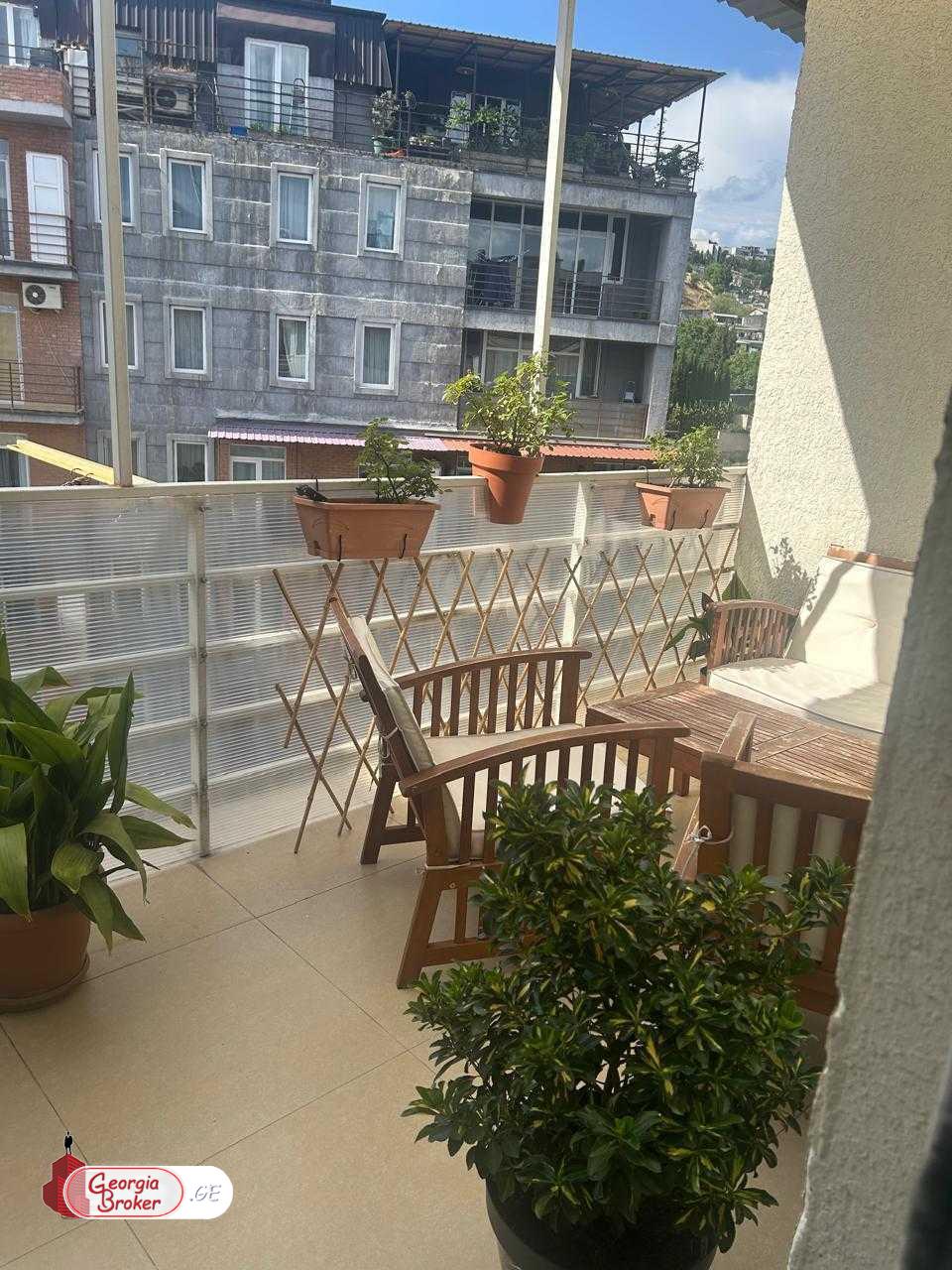 იყიდება ახალი გარემონტებული 3 ოთახიანი ბინა