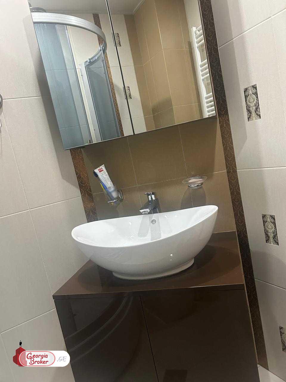 იყიდება ახალი გარემონტებული 3 ოთახიანი ბინა