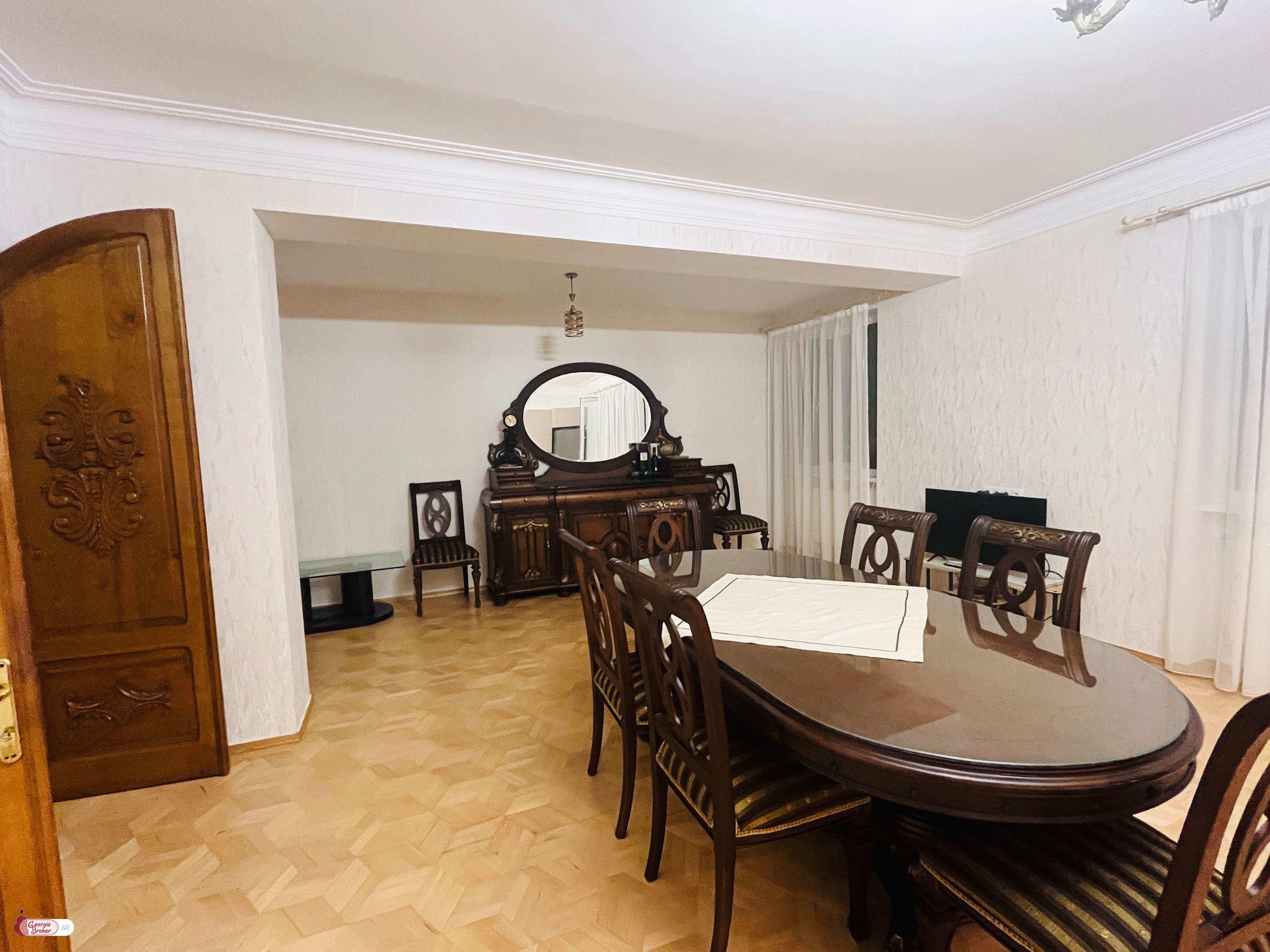 იყიდება ახალი გარემონტებული 4 ოთახიანი ბინა