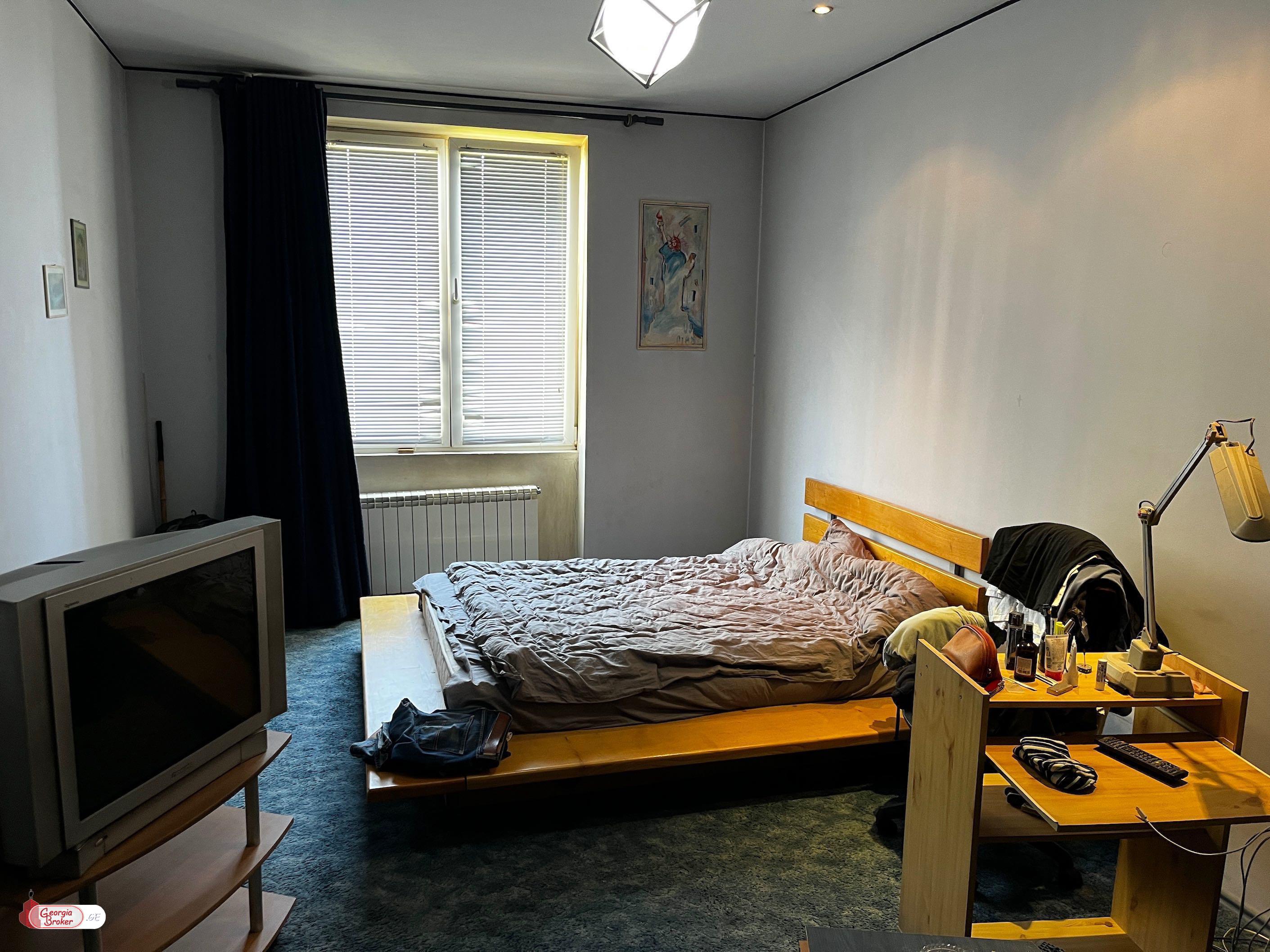 იყიდება ახალი გარემონტებული 5 ოთახიანი ბინა