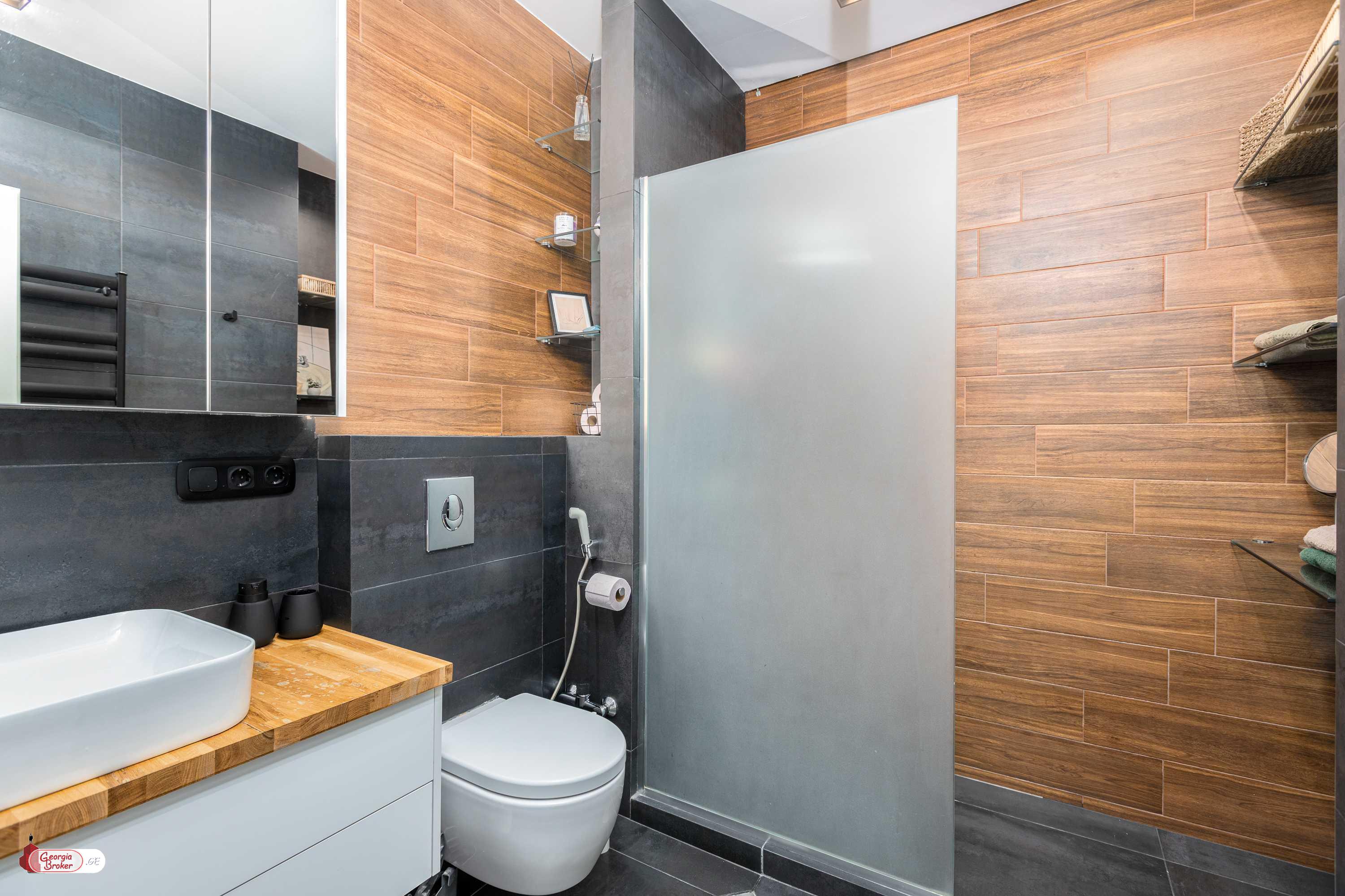 იყიდება ახალი გარემონტებული 3 ოთახიანი ბინა