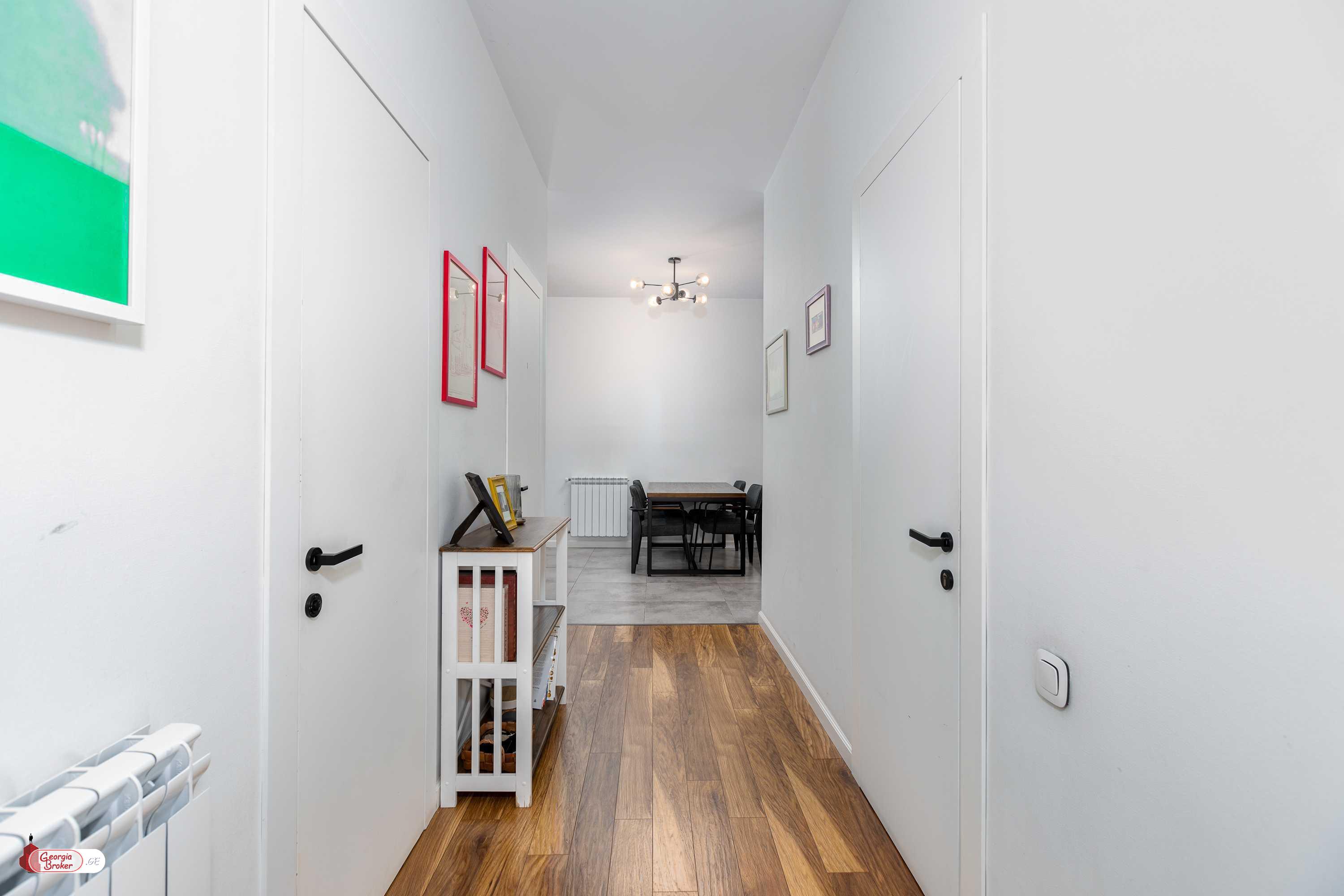 იყიდება ახალი გარემონტებული 3 ოთახიანი ბინა