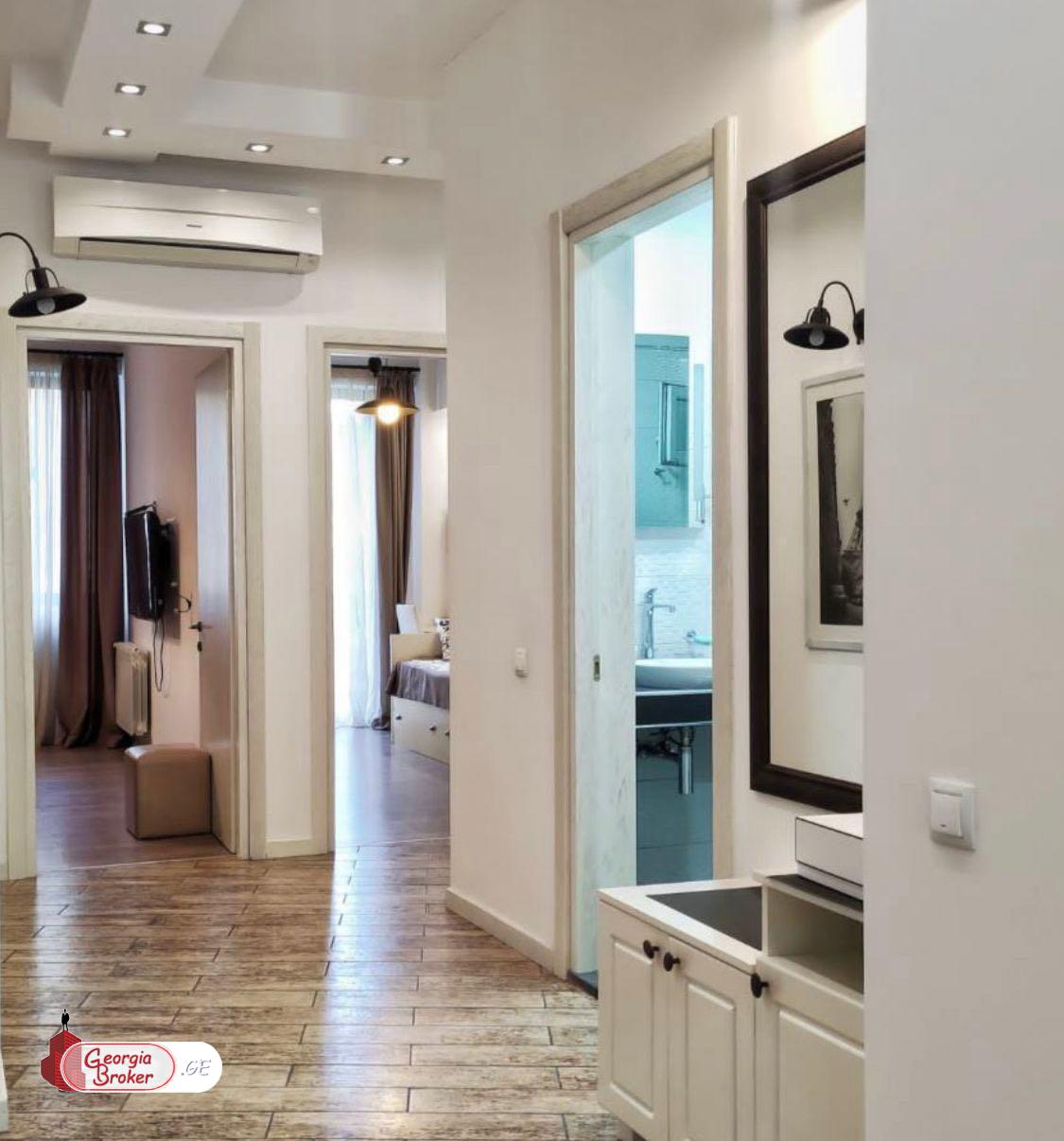 продается квартира с новым ремонтом 3-комнаты