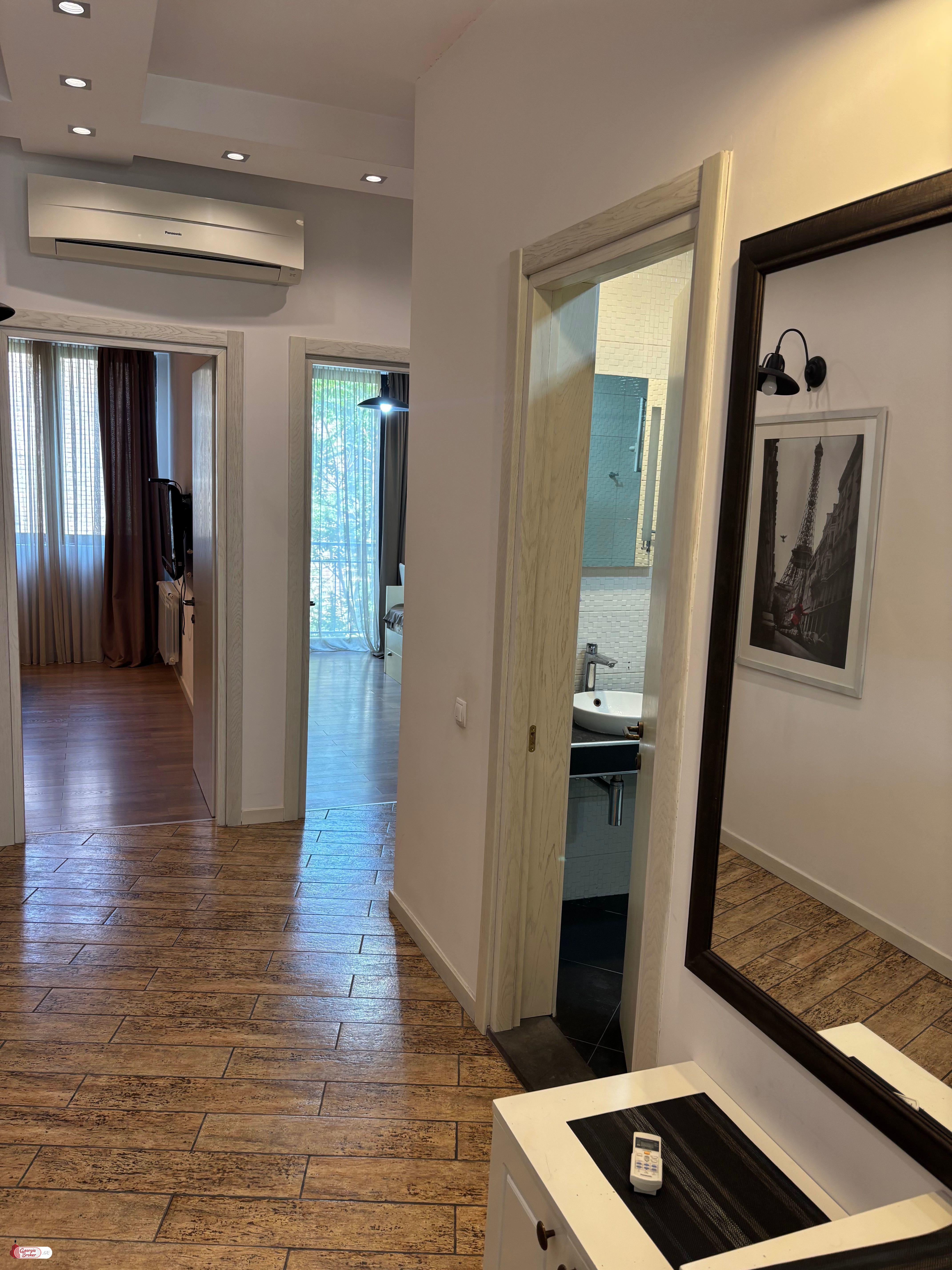 продается квартира с новым ремонтом 3-комнаты