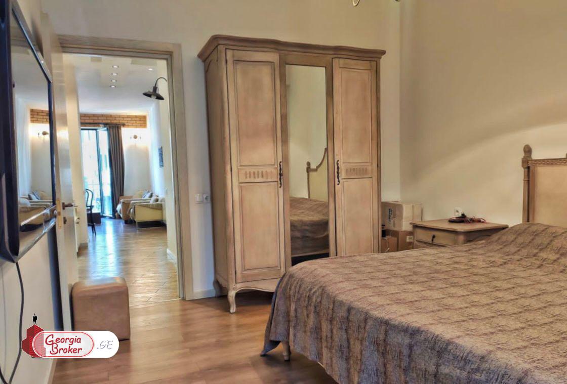 продается квартира с новым ремонтом 3-комнаты