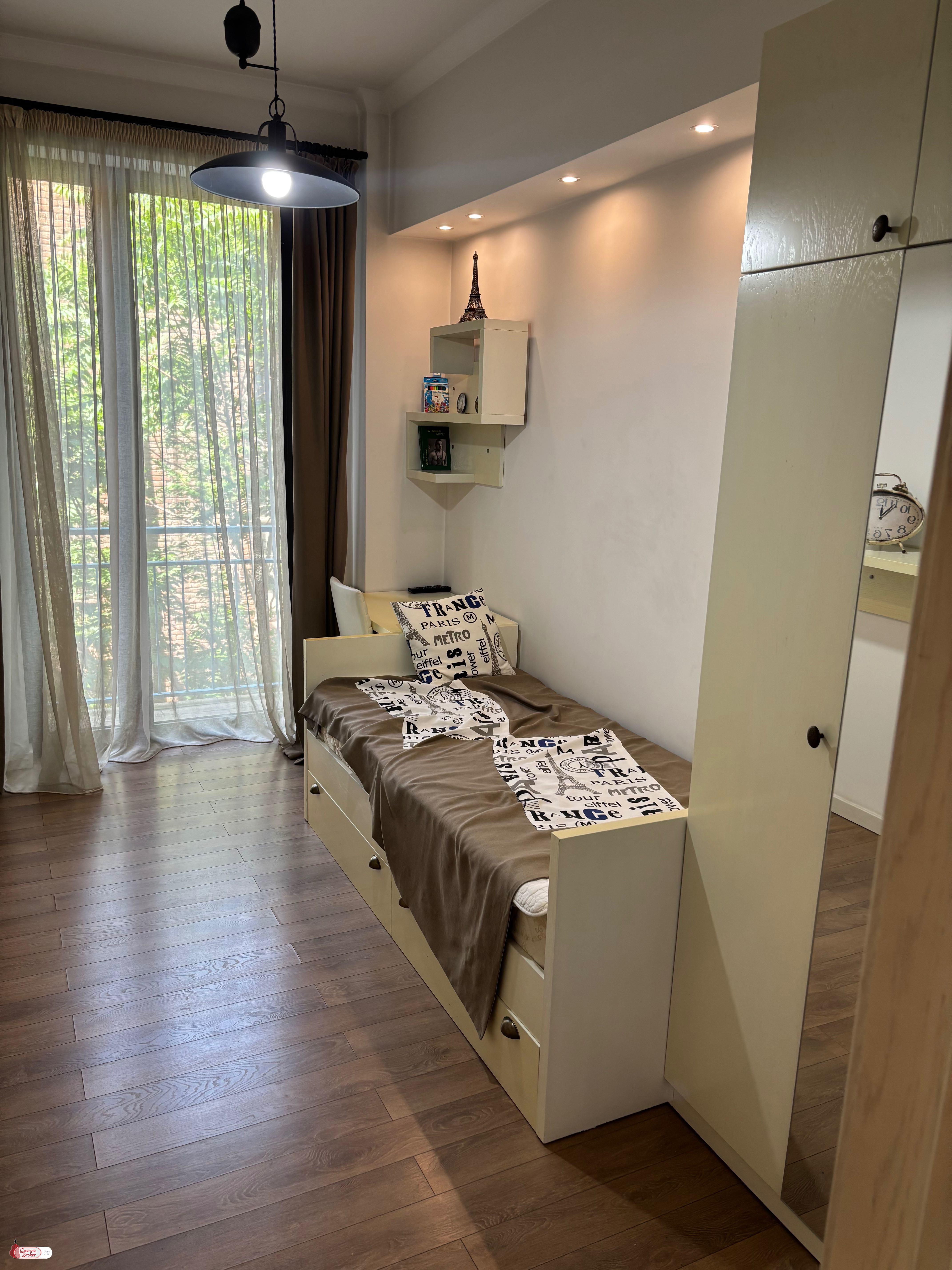 продается квартира с новым ремонтом 3-комнаты