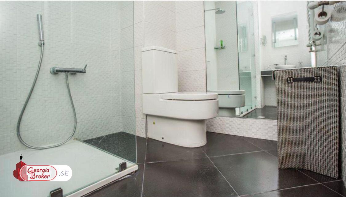 продается квартира с новым ремонтом 3-комнаты