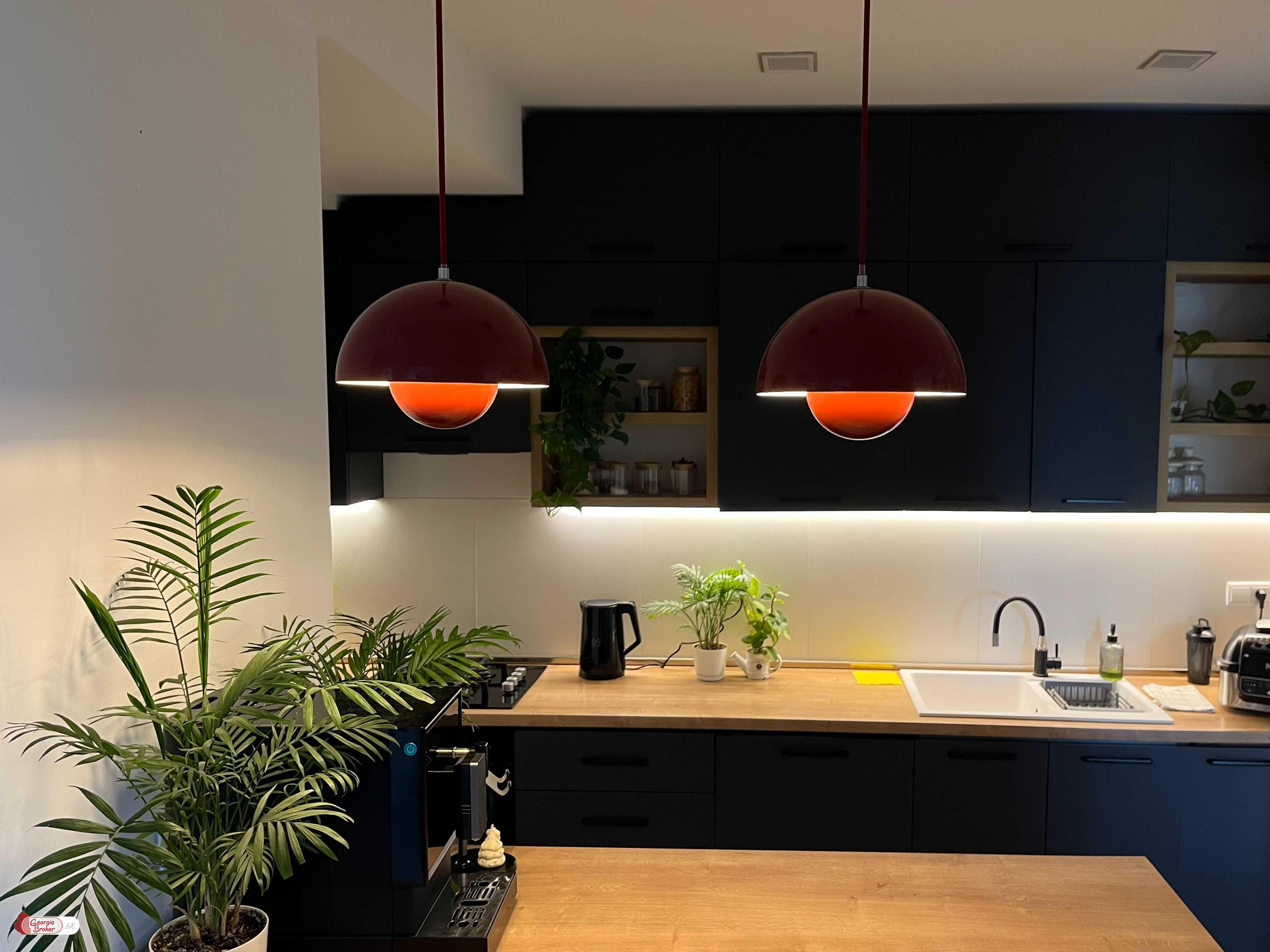 продается квартира с новым ремонтом 5-комнат