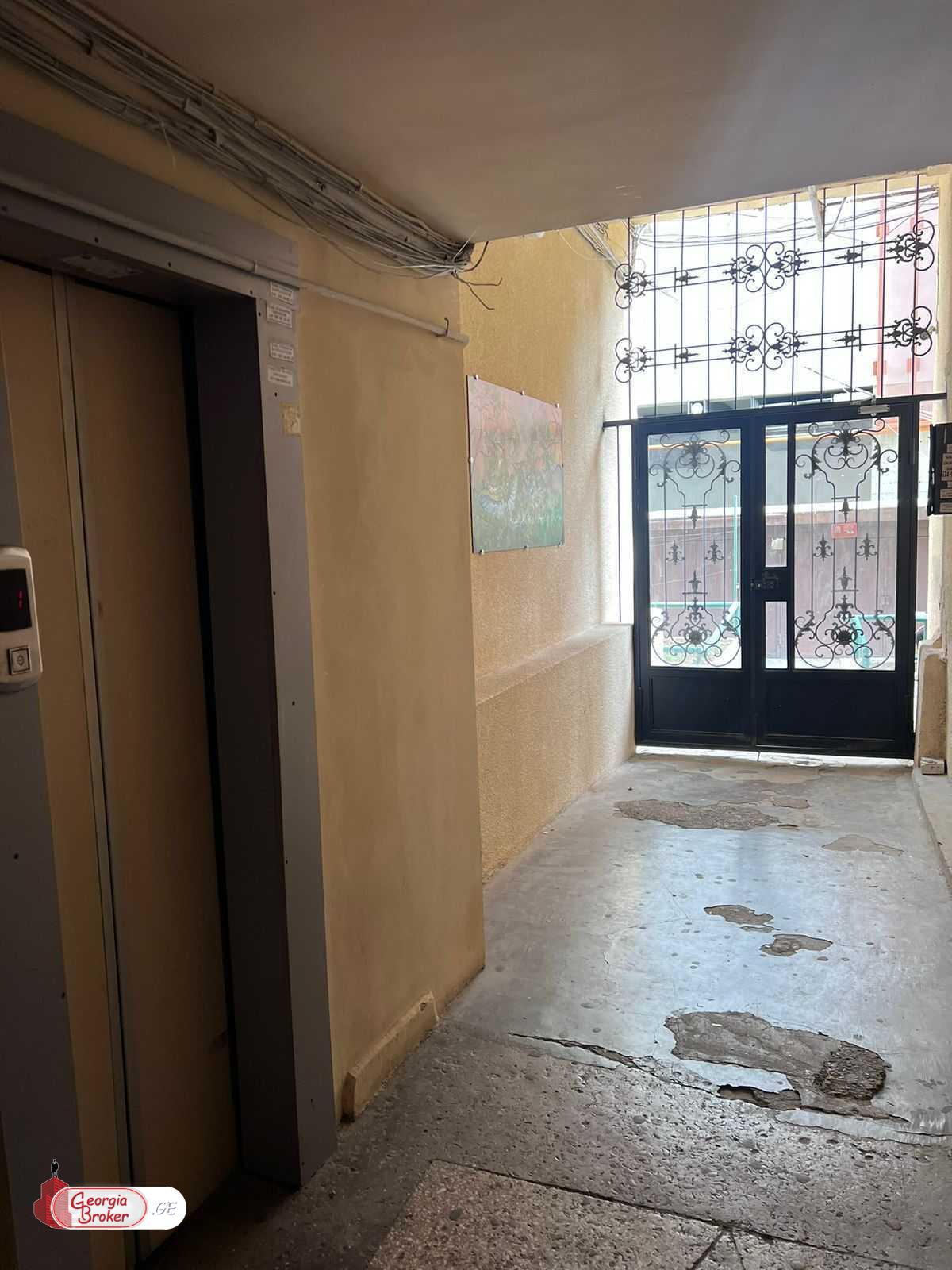 nearly repaired 3-room apartment for sale