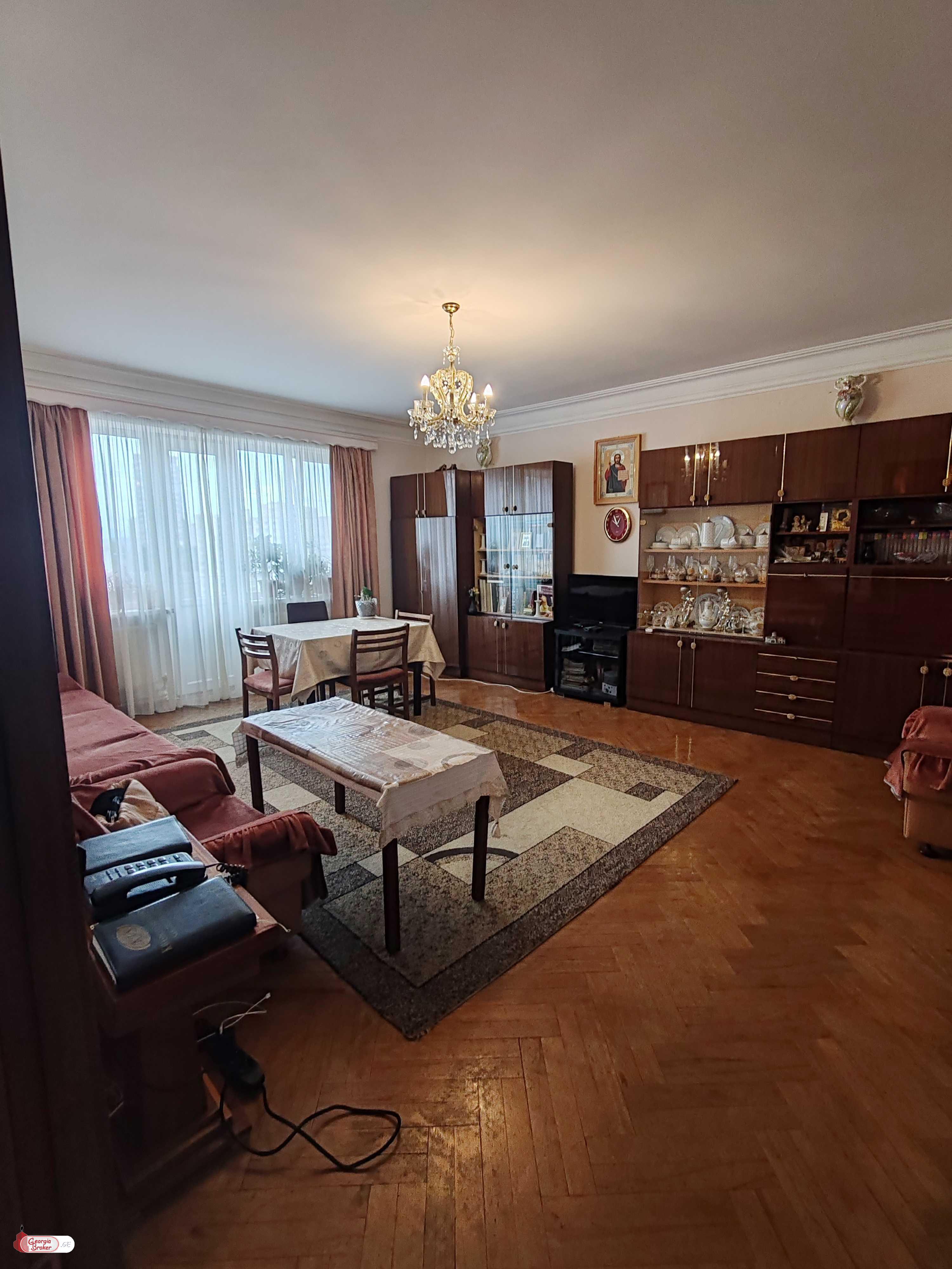 продается квартира с новым ремонтом 3-комнаты