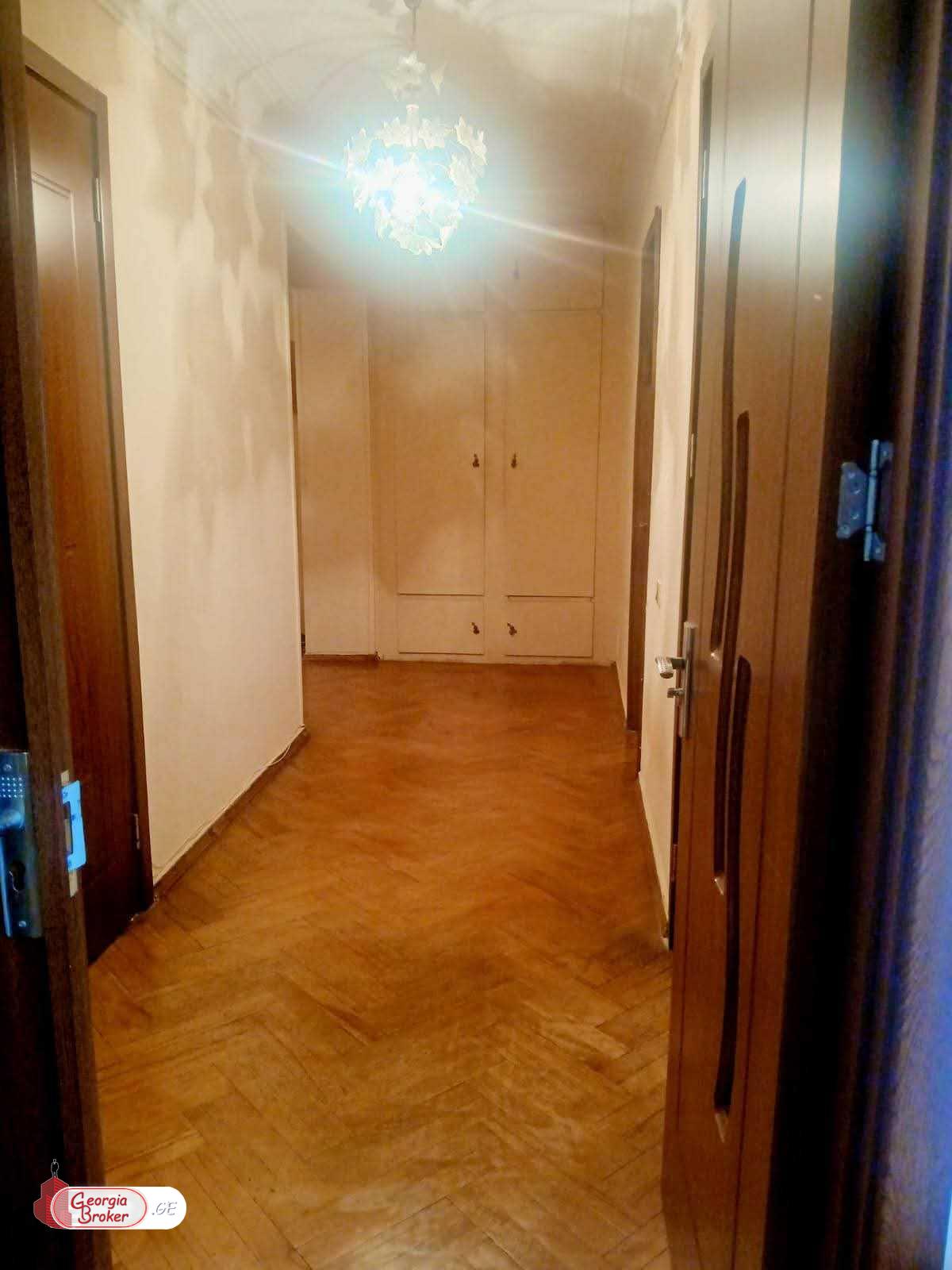 продается квартира с новым ремонтом 3-комнаты