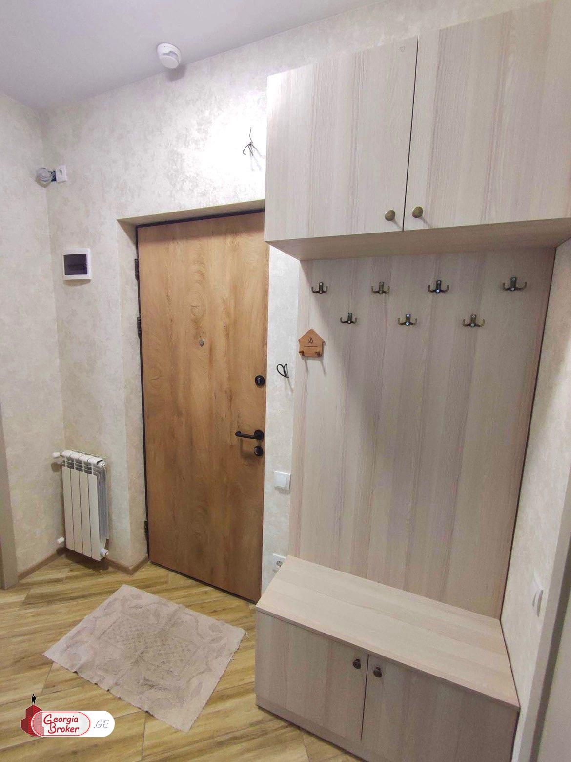 продается квартира с новым ремонтом 3-комнаты