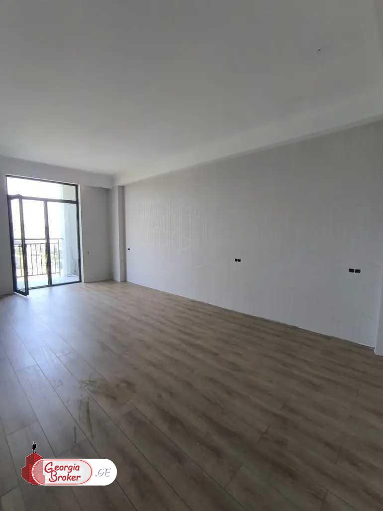 продается квартира с новым ремонтом 3-комнаты