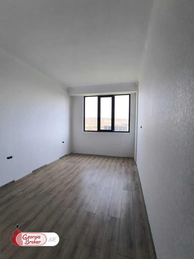 продается квартира с новым ремонтом 3-комнаты