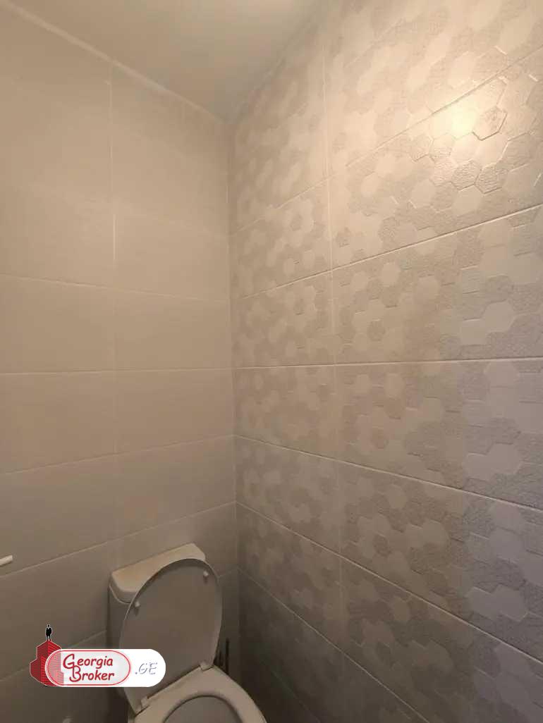 продается квартира с новым ремонтом 3-комнаты