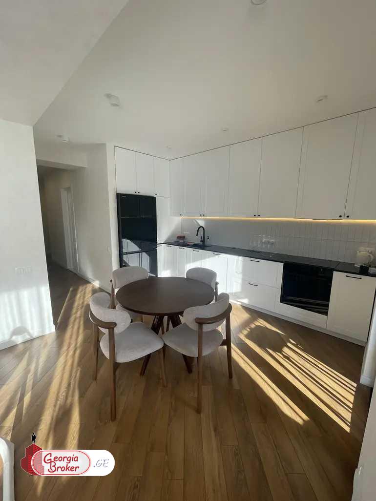 იყიდება ახალი გარემონტებული 3 ოთახიანი ბინა