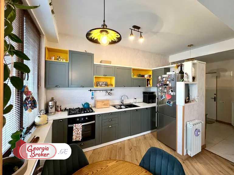 продается квартира с новым ремонтом 3-комнаты