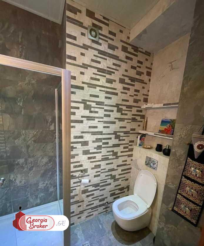 იყიდება ახალი გარემონტებული 4 ოთახიანი ბინა