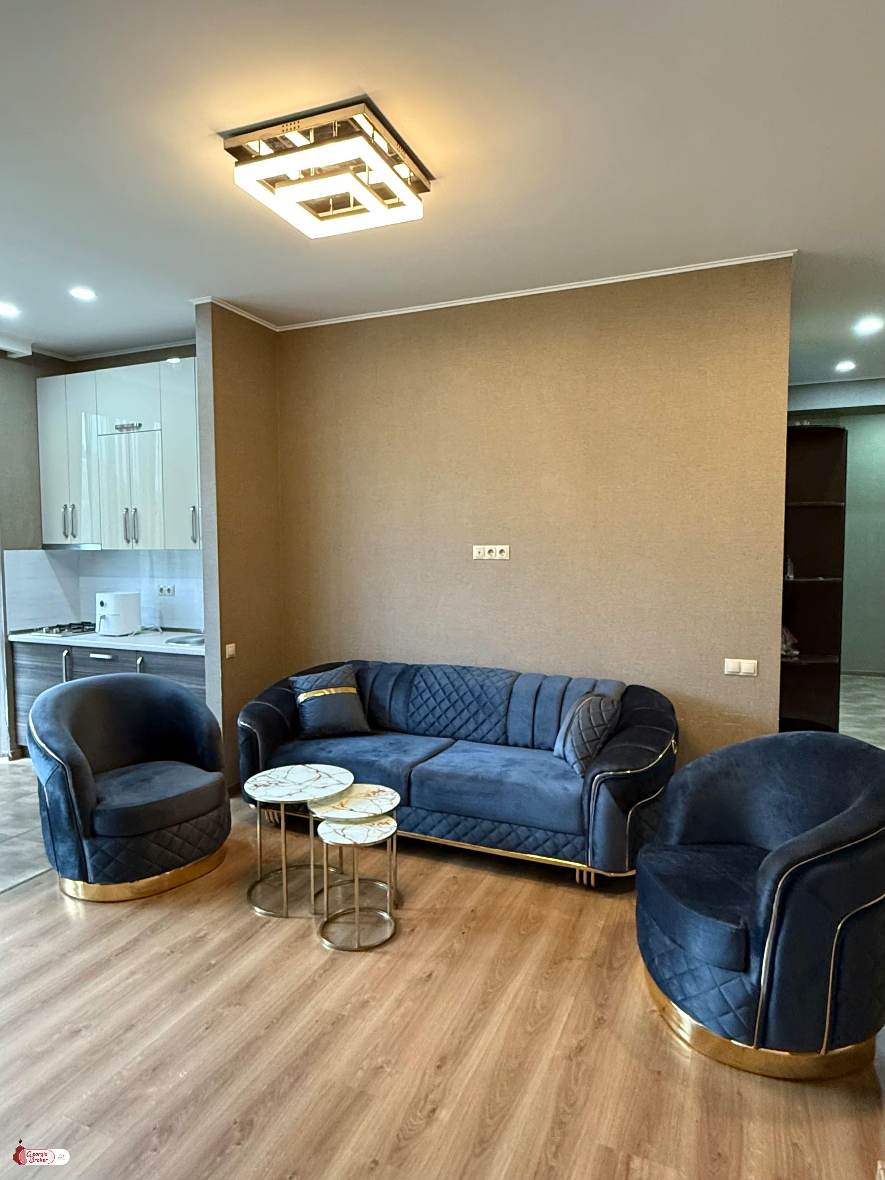 продается квартира с новым ремонтом 3-комнаты