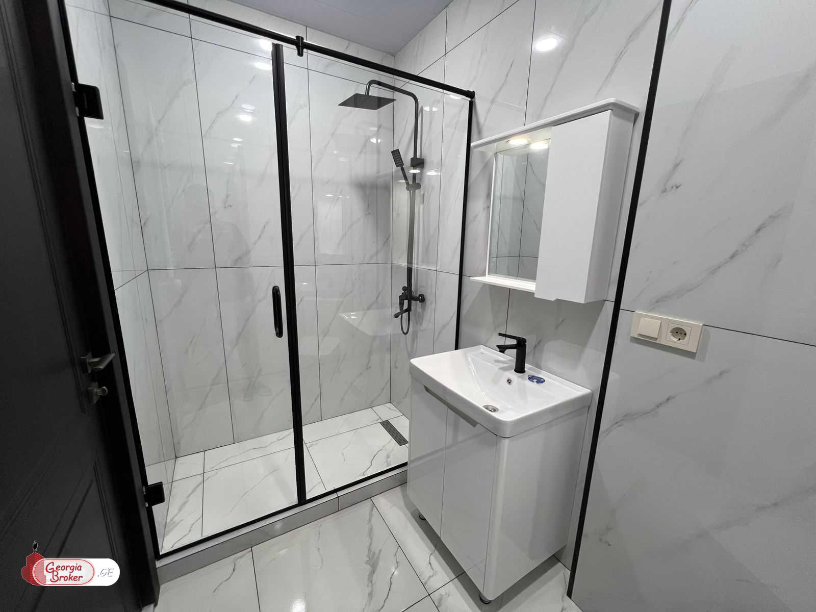 იყიდება ახალი გარემონტებული 2 ოთახიანი ბინა