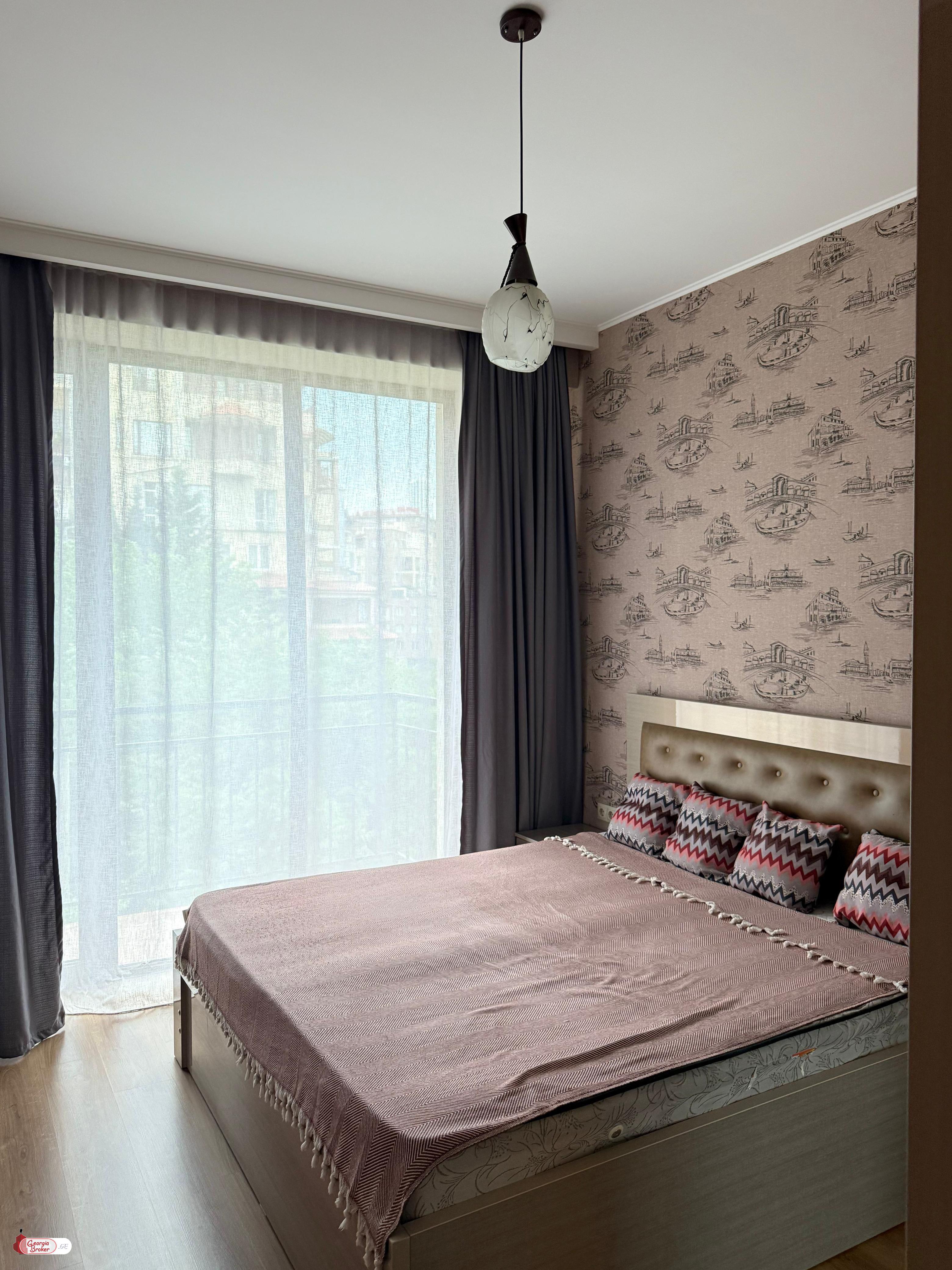 продается квартира с новым ремонтом 3-комнаты