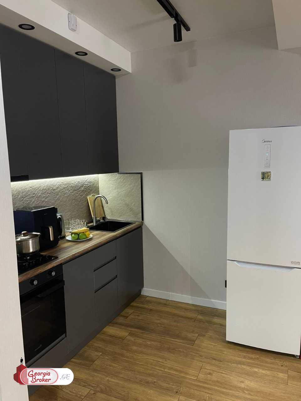 იყიდება ახალი გარემონტებული 2 ოთახიანი ბინა