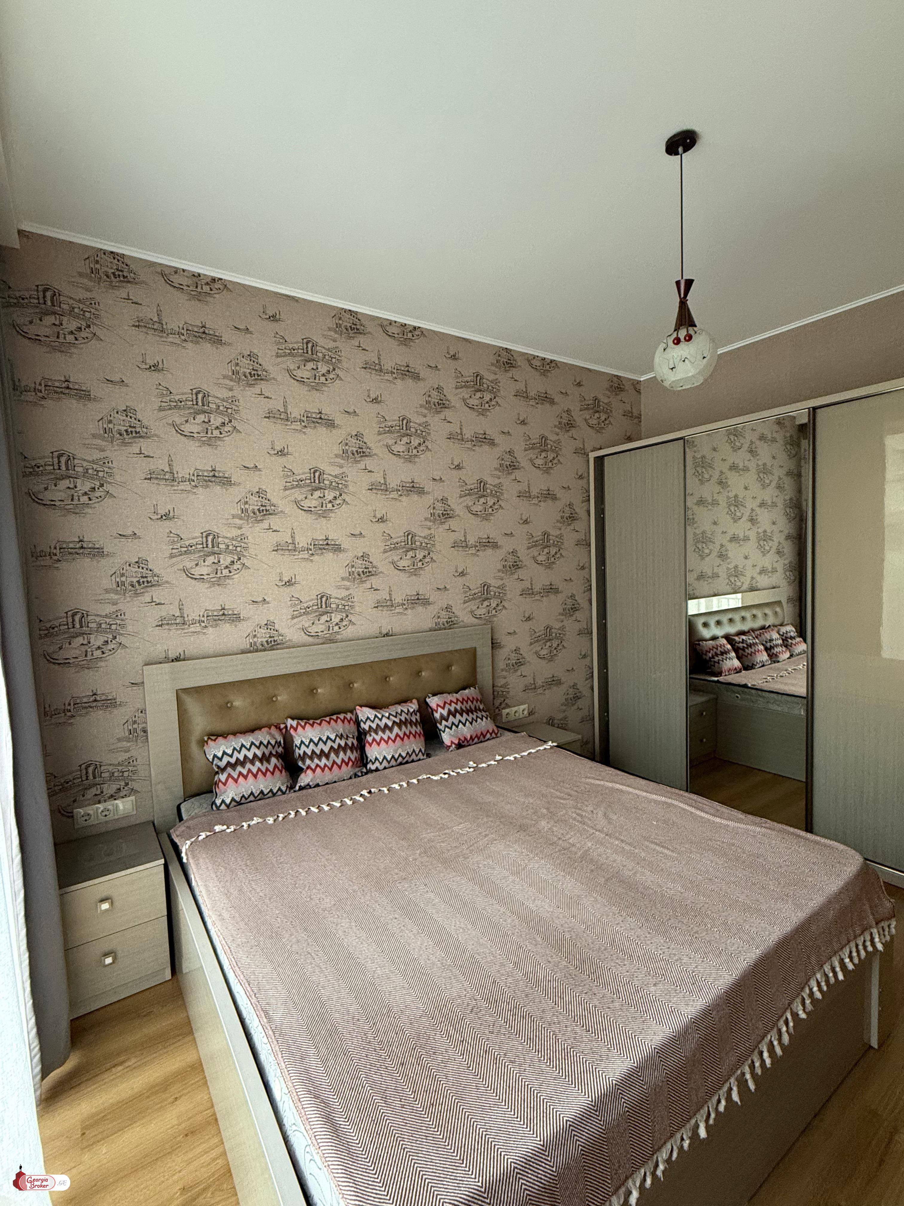 продается квартира с новым ремонтом 3-комнаты