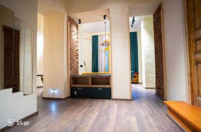 იყიდება ახალი გარემონტებული 2 ოთახიანი ბინა