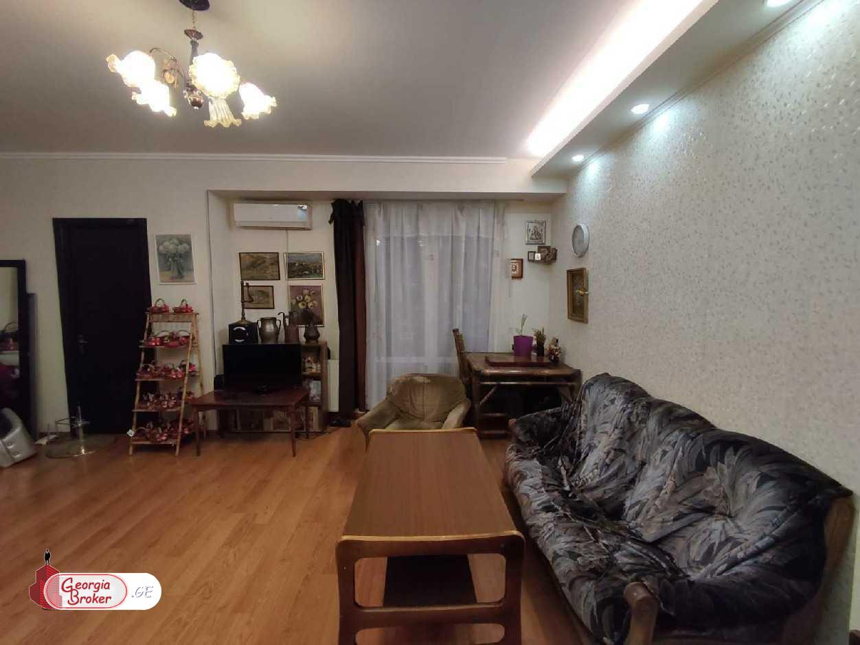 nearly repaired 5-room apartment for sale